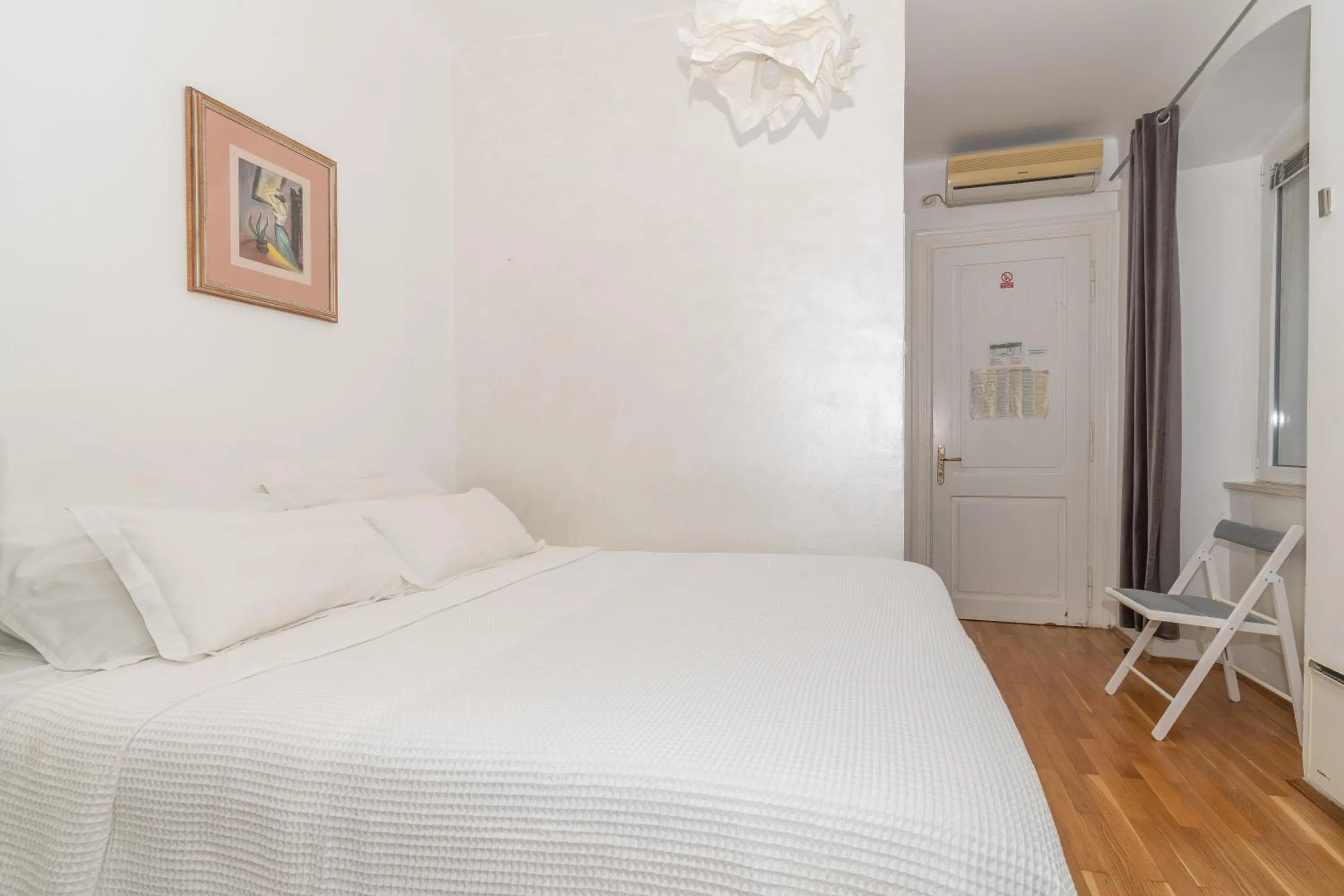 Bedroom in Rooms Gold