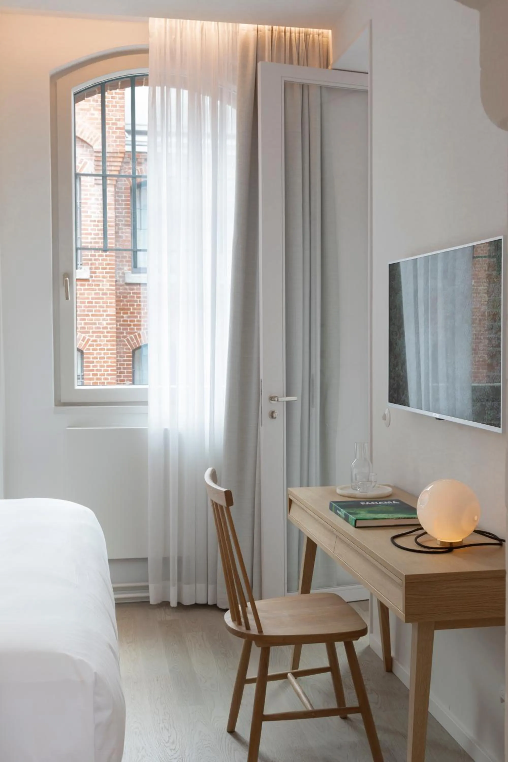 TV and multimedia, Bed in Wilmina Hotel