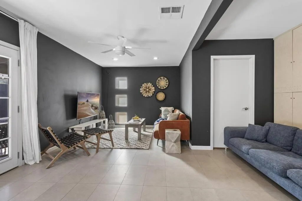 Mid-Century Stunner // Large Yard and Patio for Indoor/Outdoor Living