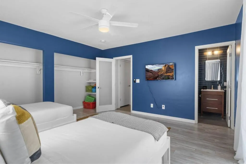 Bed in Mid-Century Stunner // Large Yard and Patio for Indoor/Outdoor Living