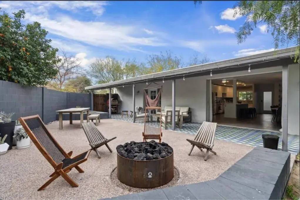 Mid-Century Stunner // Large Yard and Patio for Indoor/Outdoor Living Mid-Century Stunner // Large Yard and Patio for Indoor/Outdoor Living