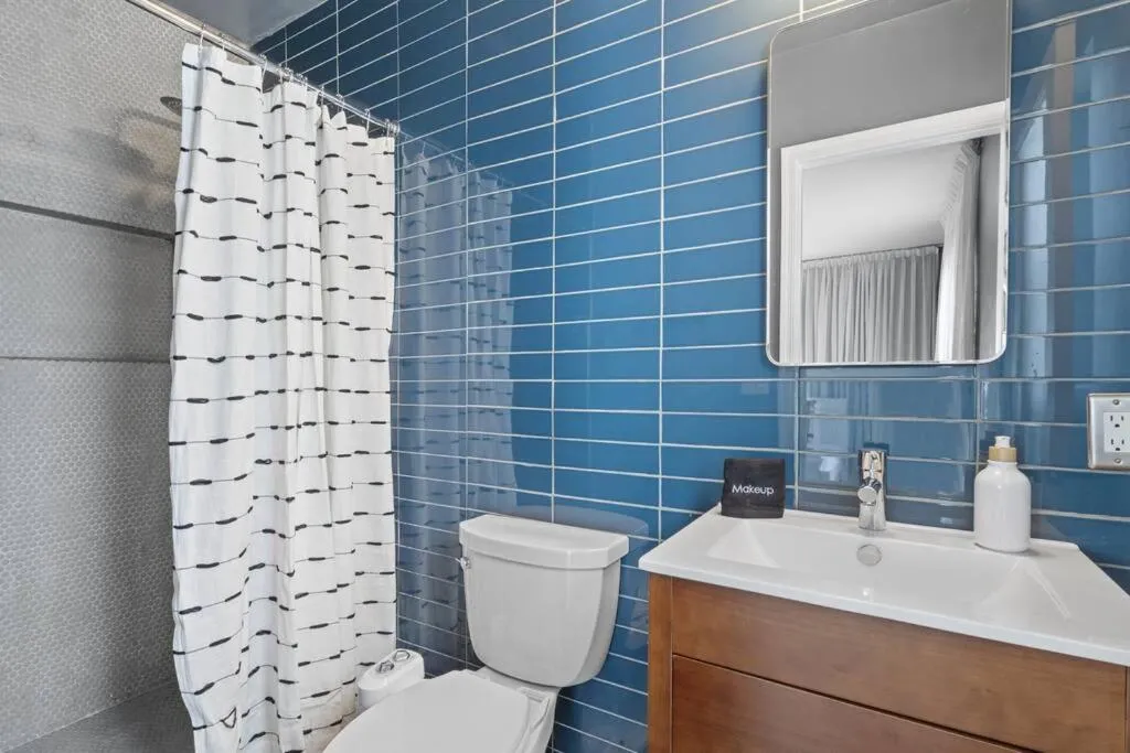 Mid-Century Stunner // Large Yard and Patio for Indoor/Outdoor Living