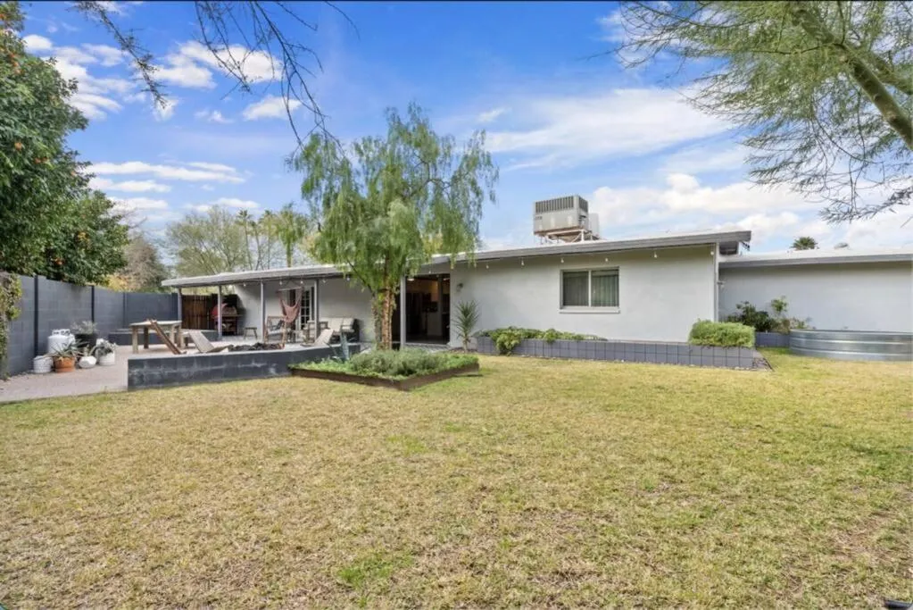 Mid-Century Stunner // Large Yard and Patio for Indoor/Outdoor Living
