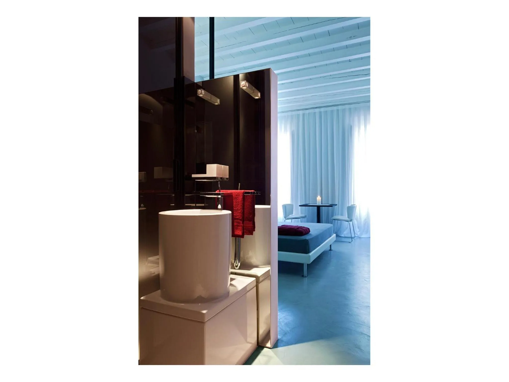 Decorative detail in Casa de' Coronari