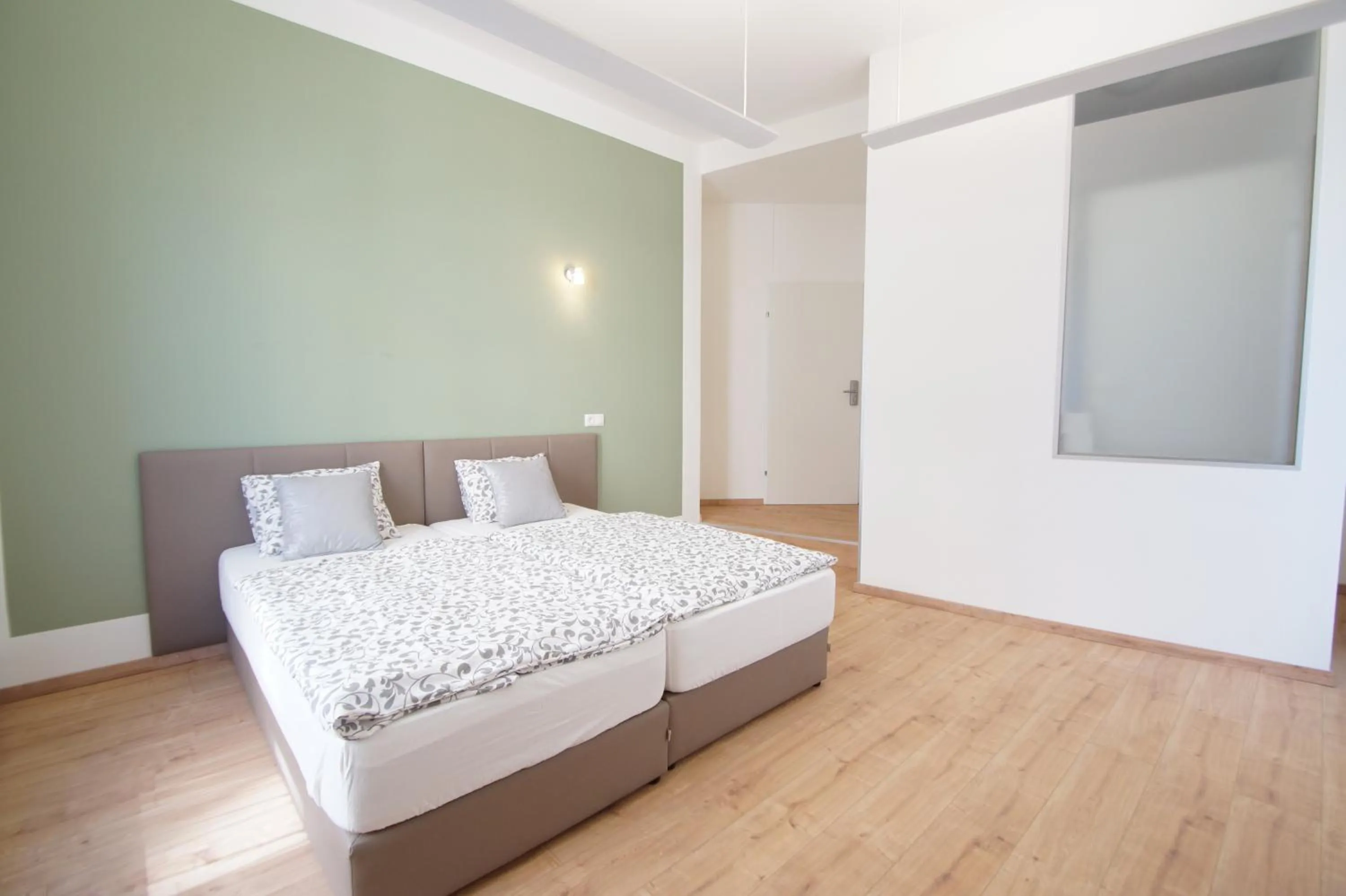 cot, Bed in Dan In'n Out