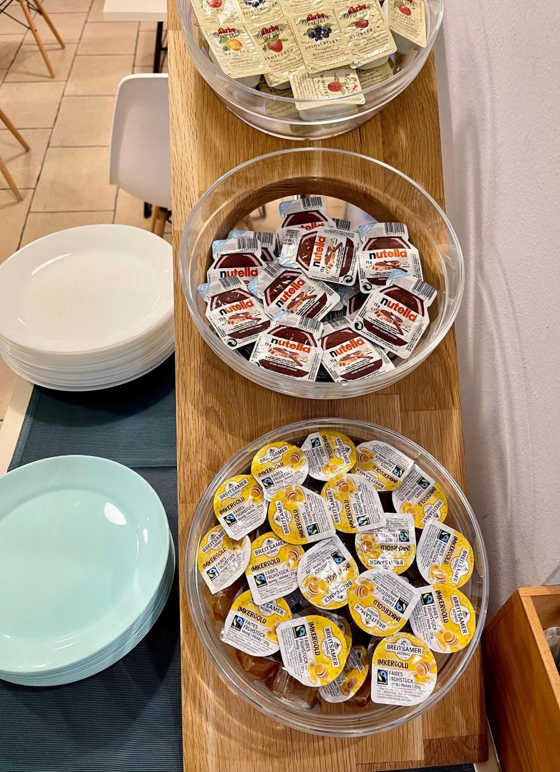 Buffet breakfast in Dan In'n Out