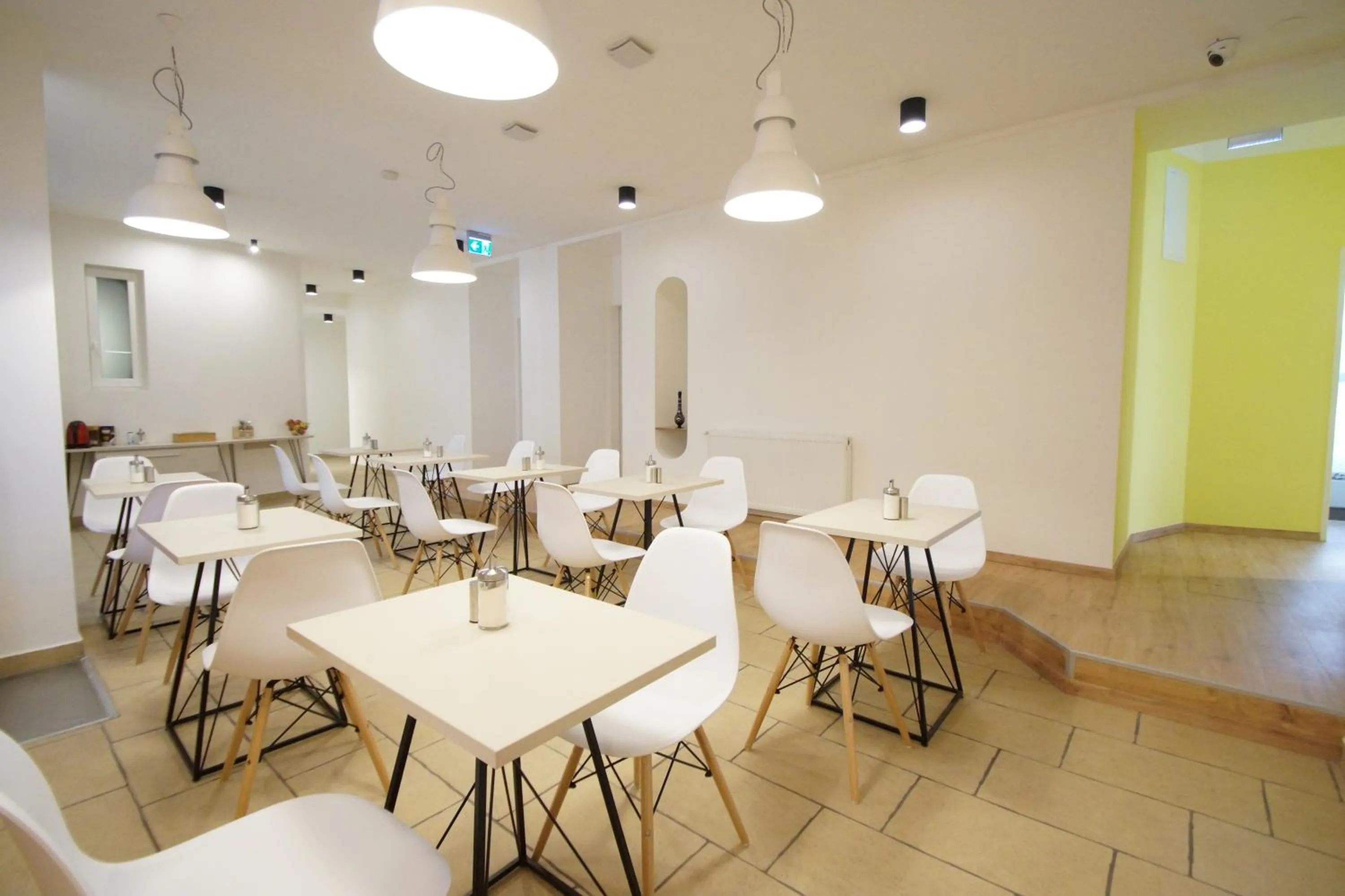 Lobby or reception in Dan In'n Out