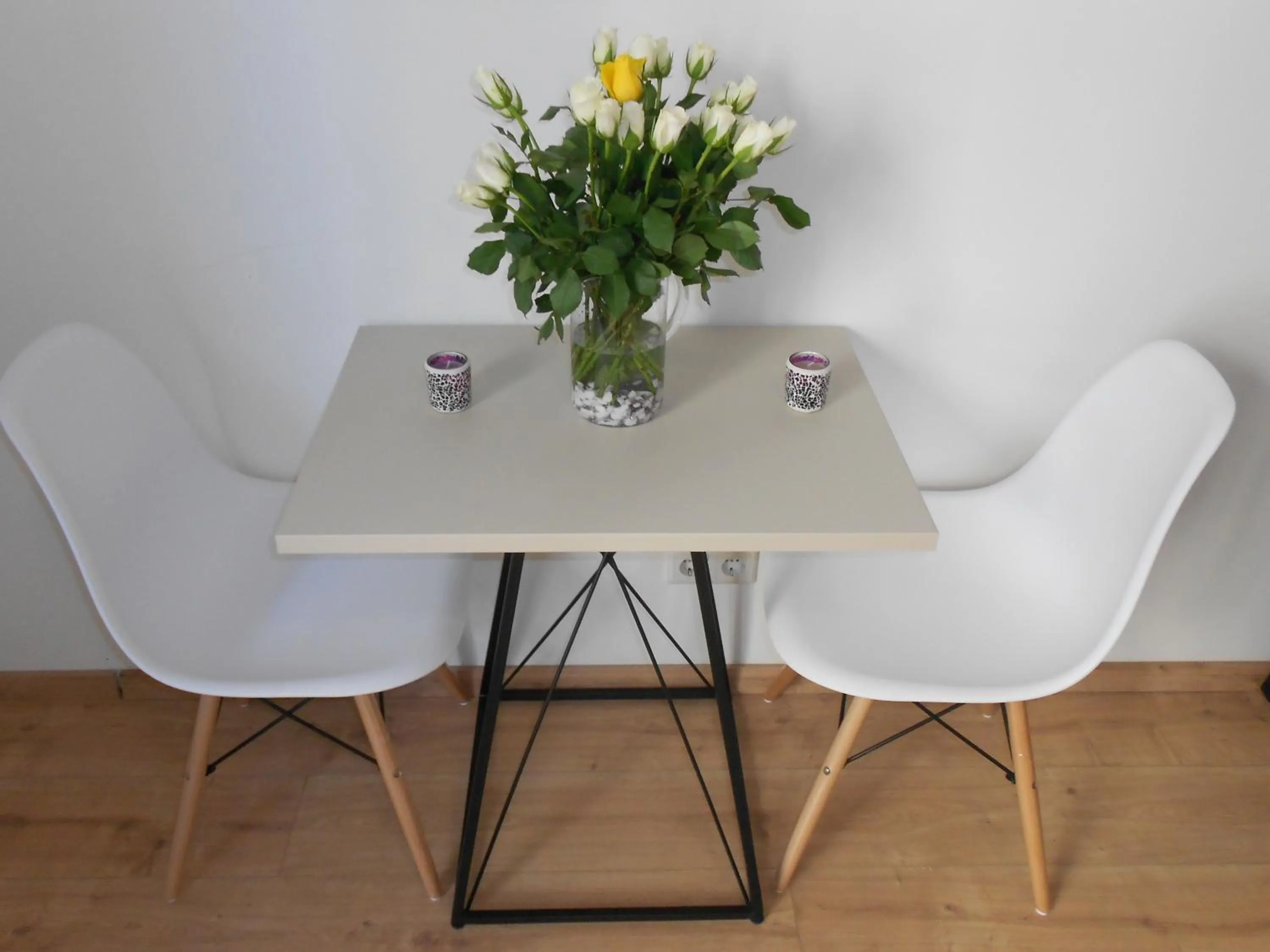 Seating area in Dan In'n Out