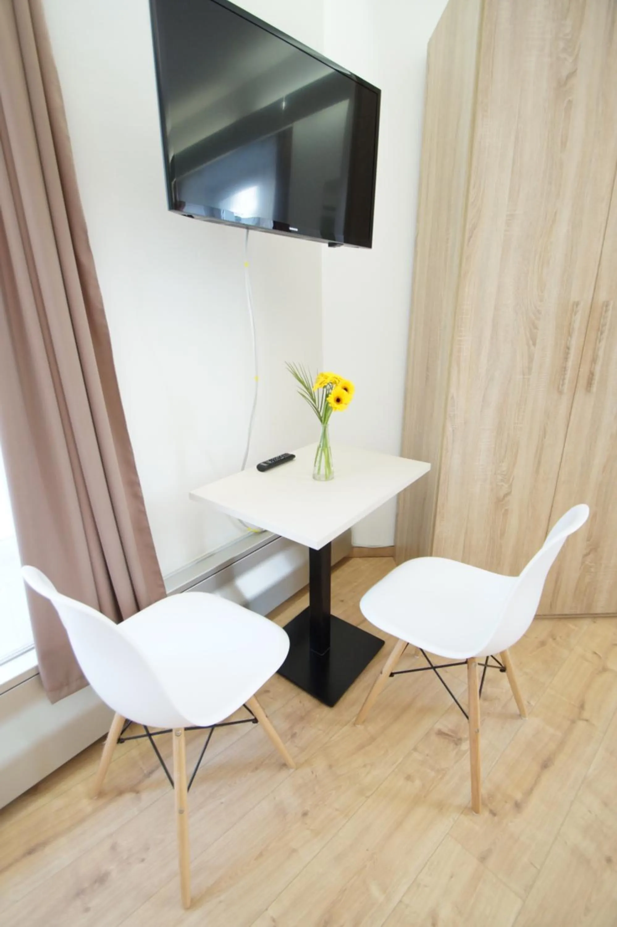 Seating area in Dan In'n Out