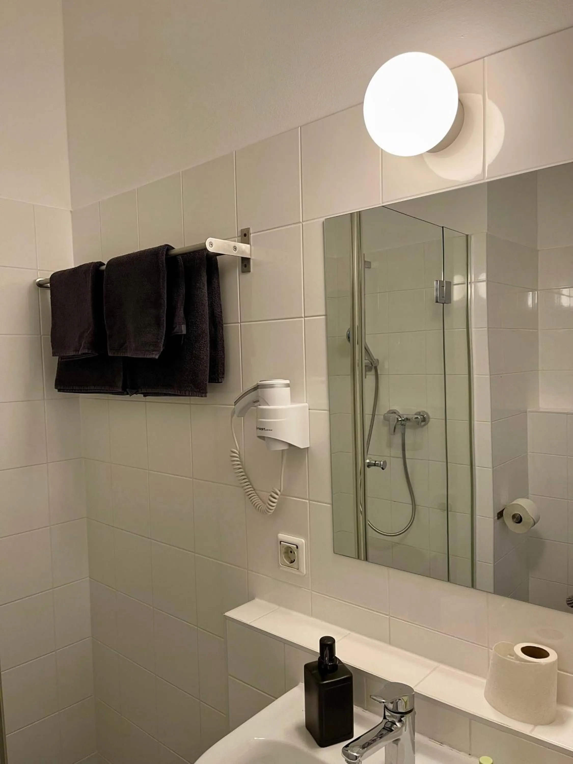 towels in Dan In'n Out