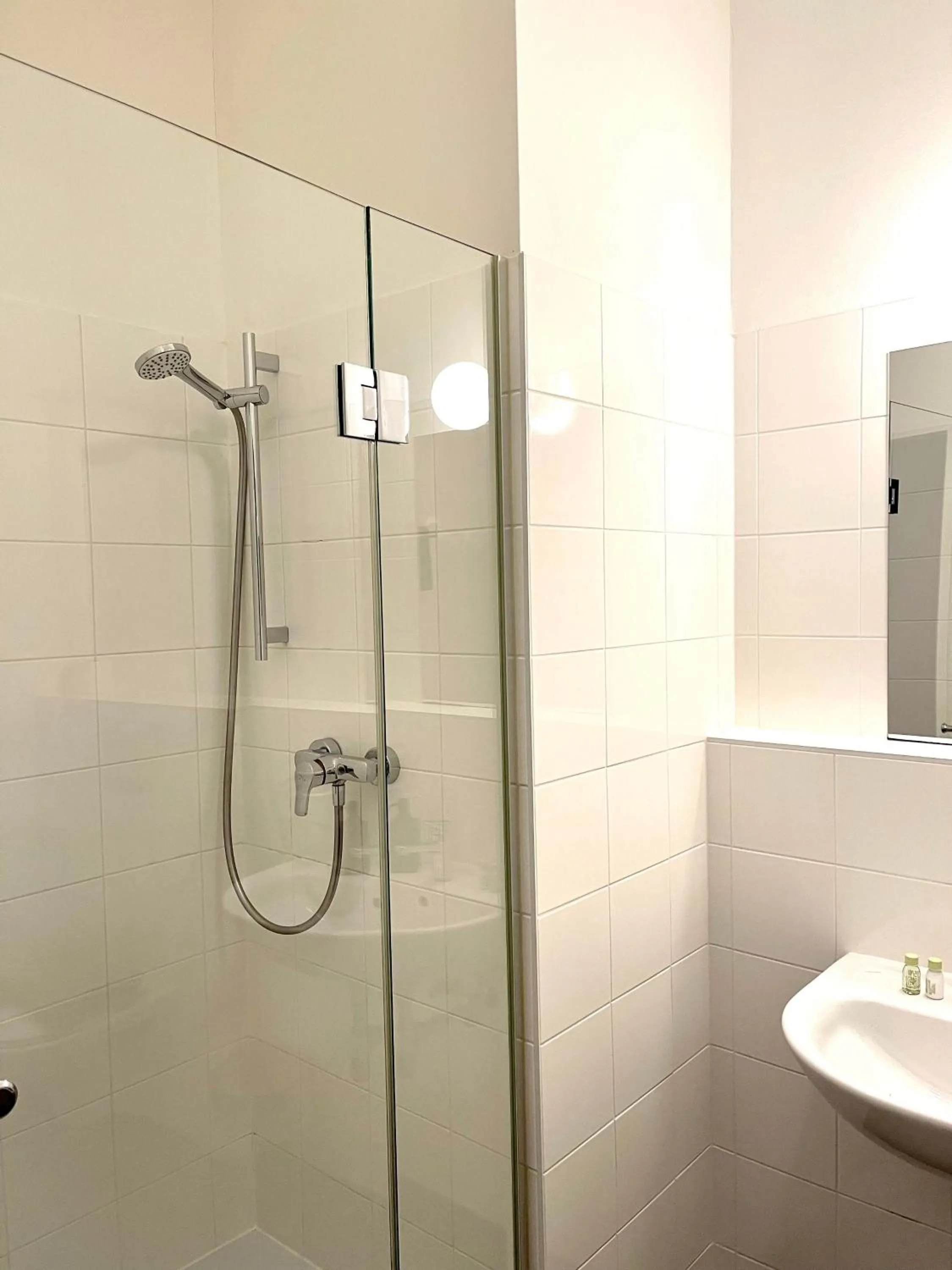 Single Room in Dan In'n Out