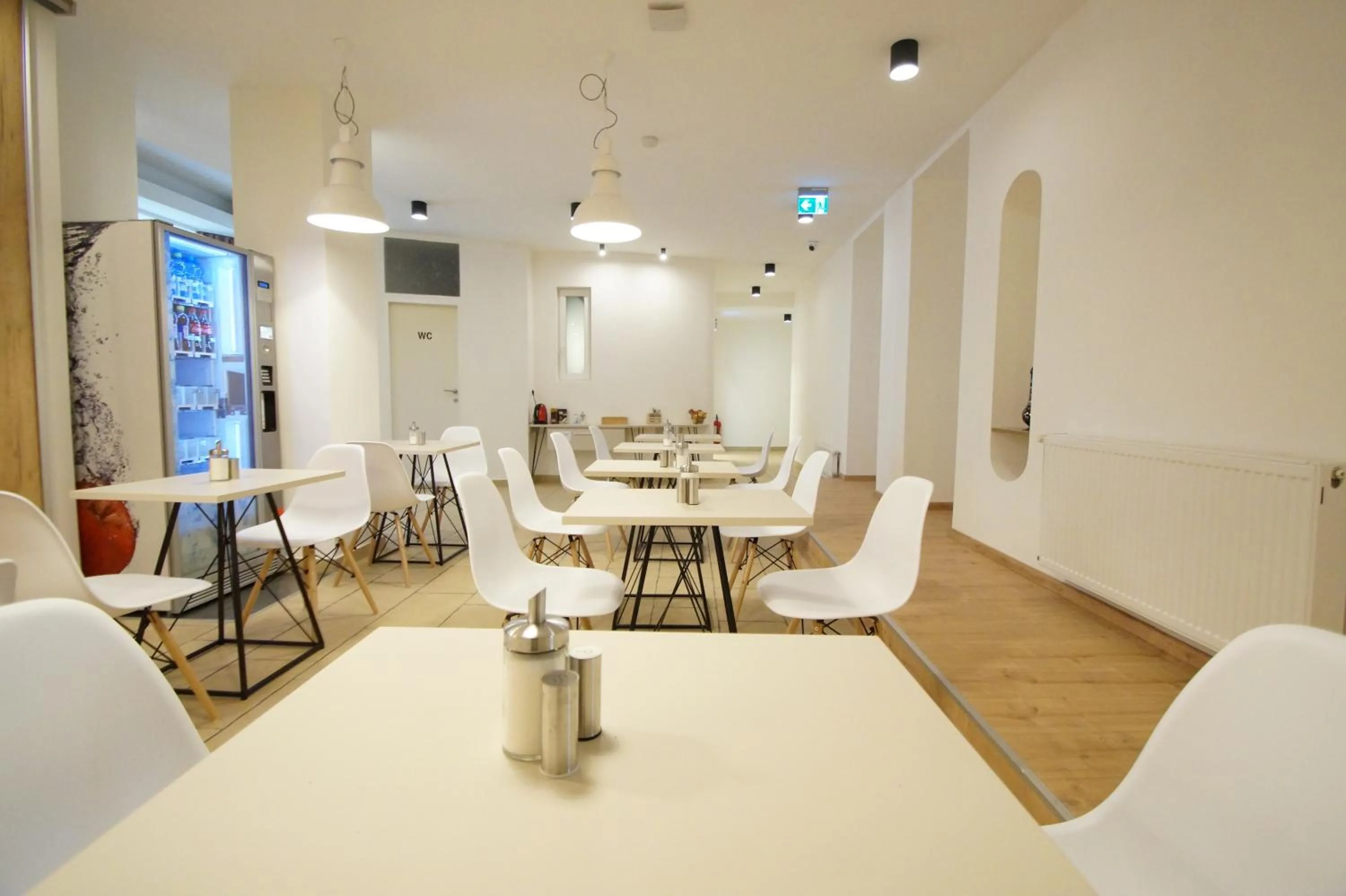 Lobby or reception in Dan In'n Out