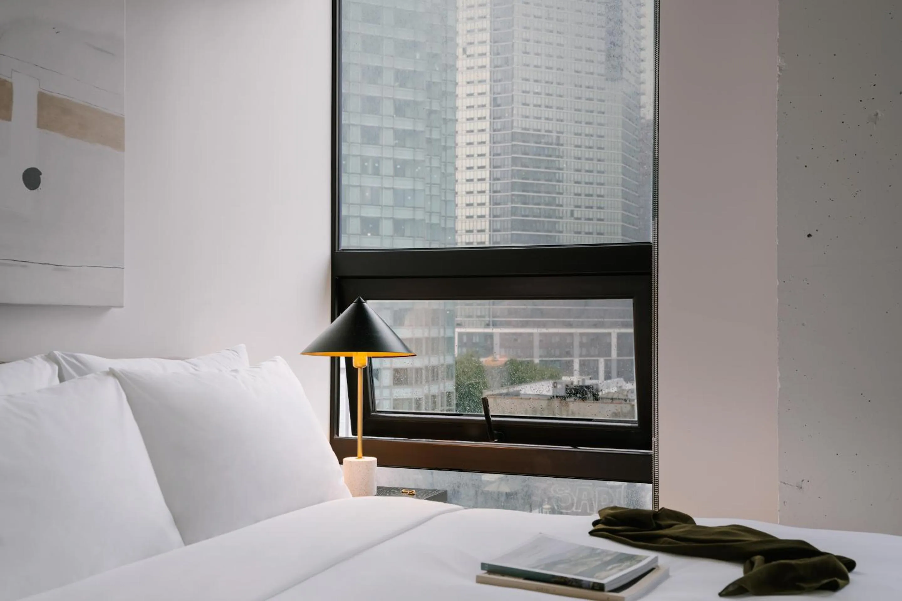 Bed in Sonder Court Square