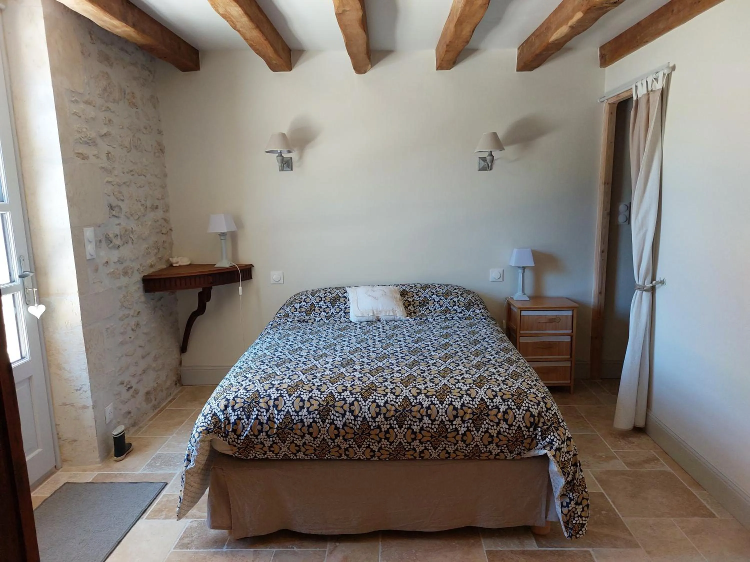 Bed in Suite de charme dans une maison charentaise