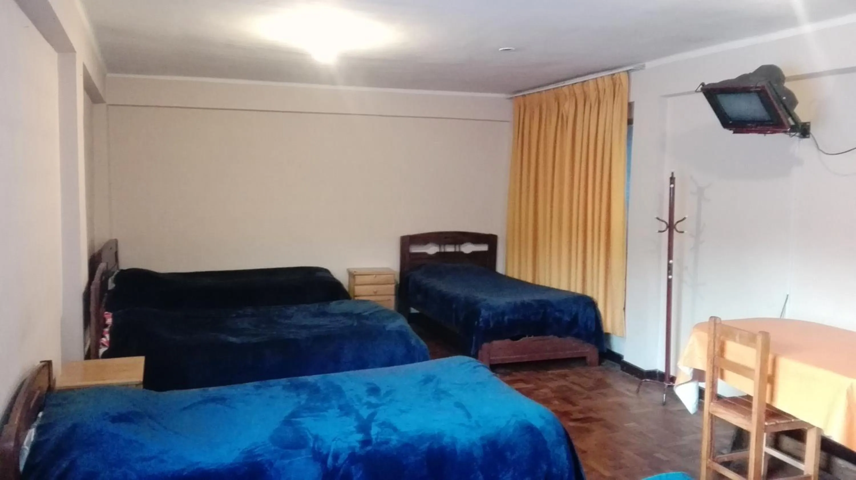 Triple Room with Shared Bathroom in Hostal Isidoros - Terminal de Buses