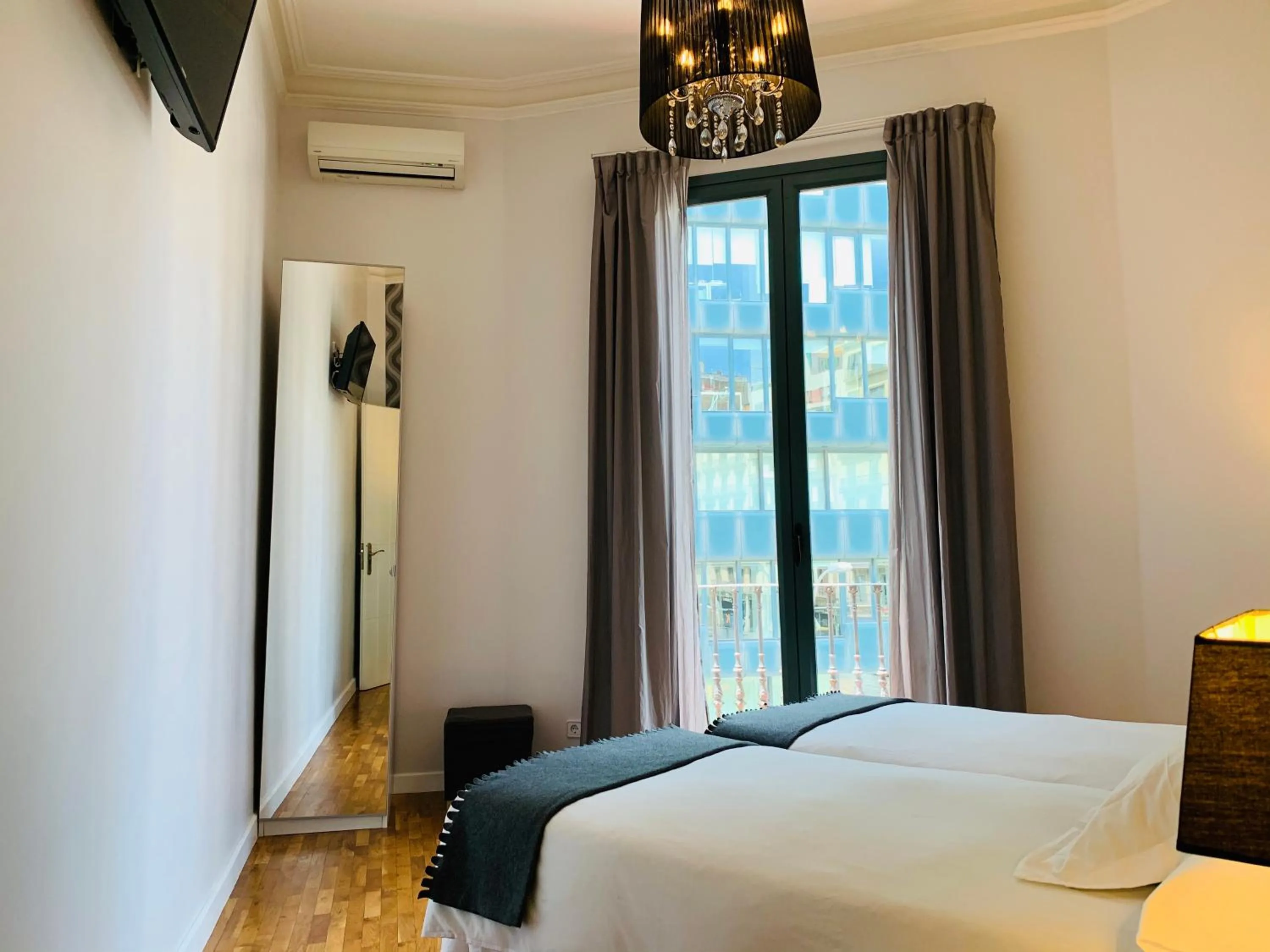 Bed in Super Balmes Guest House