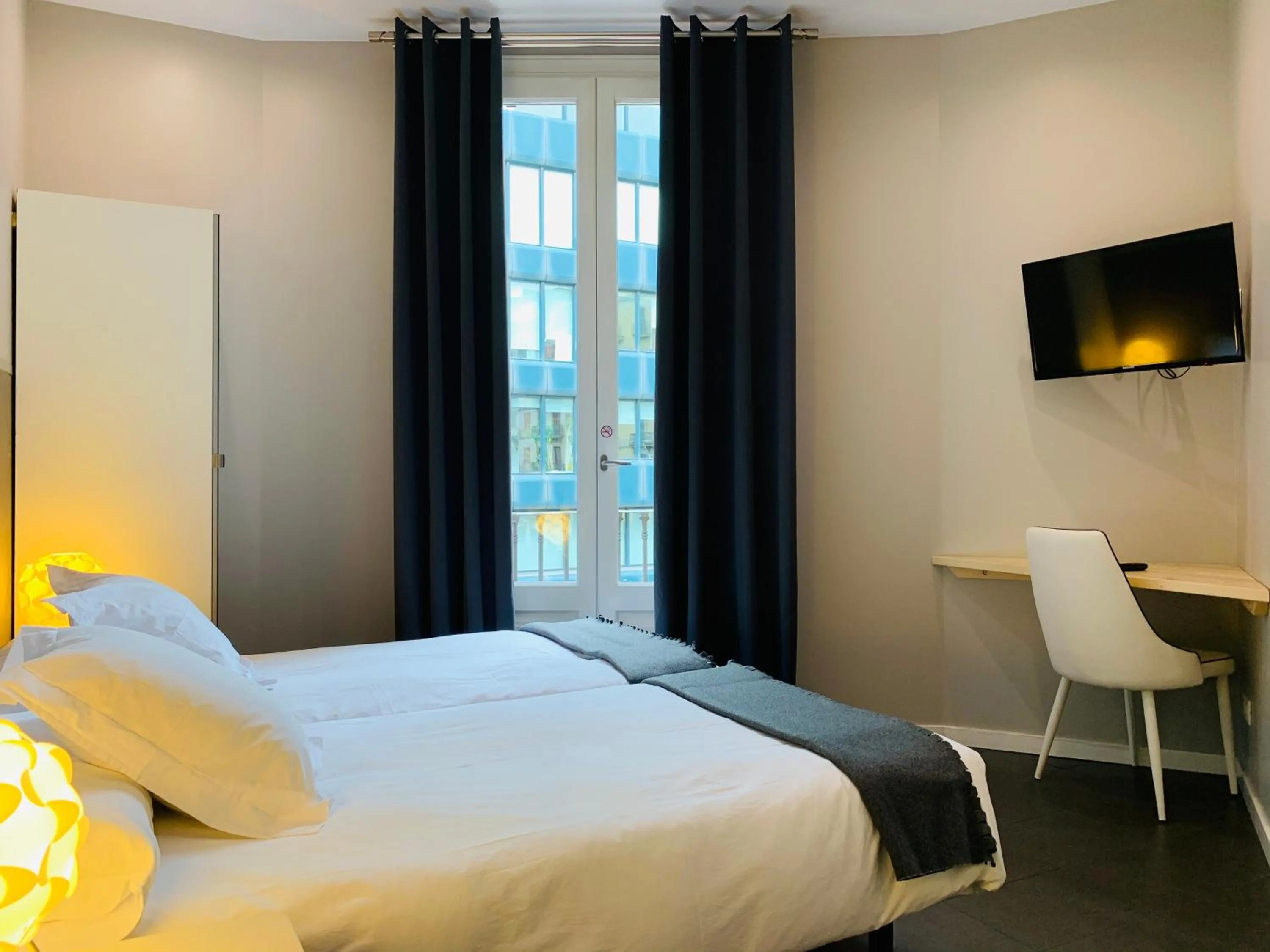 Bed in Super Balmes Guest House