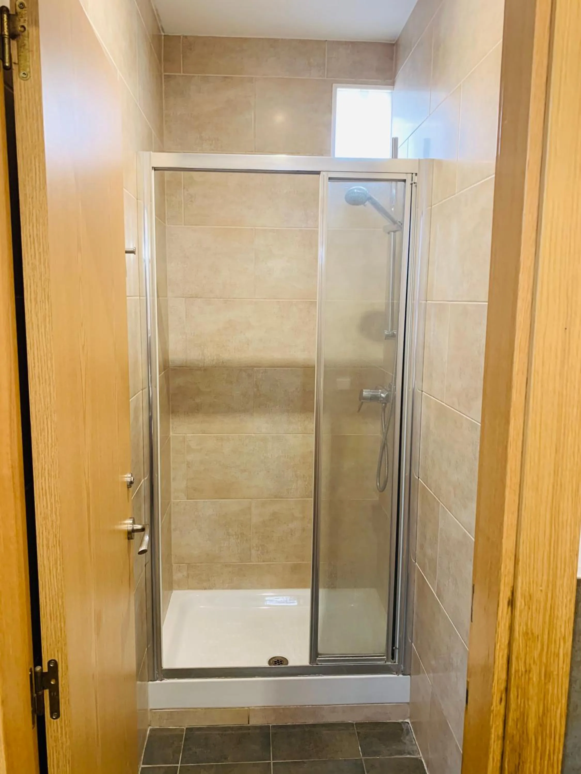 Shower in Super Balmes Guest House