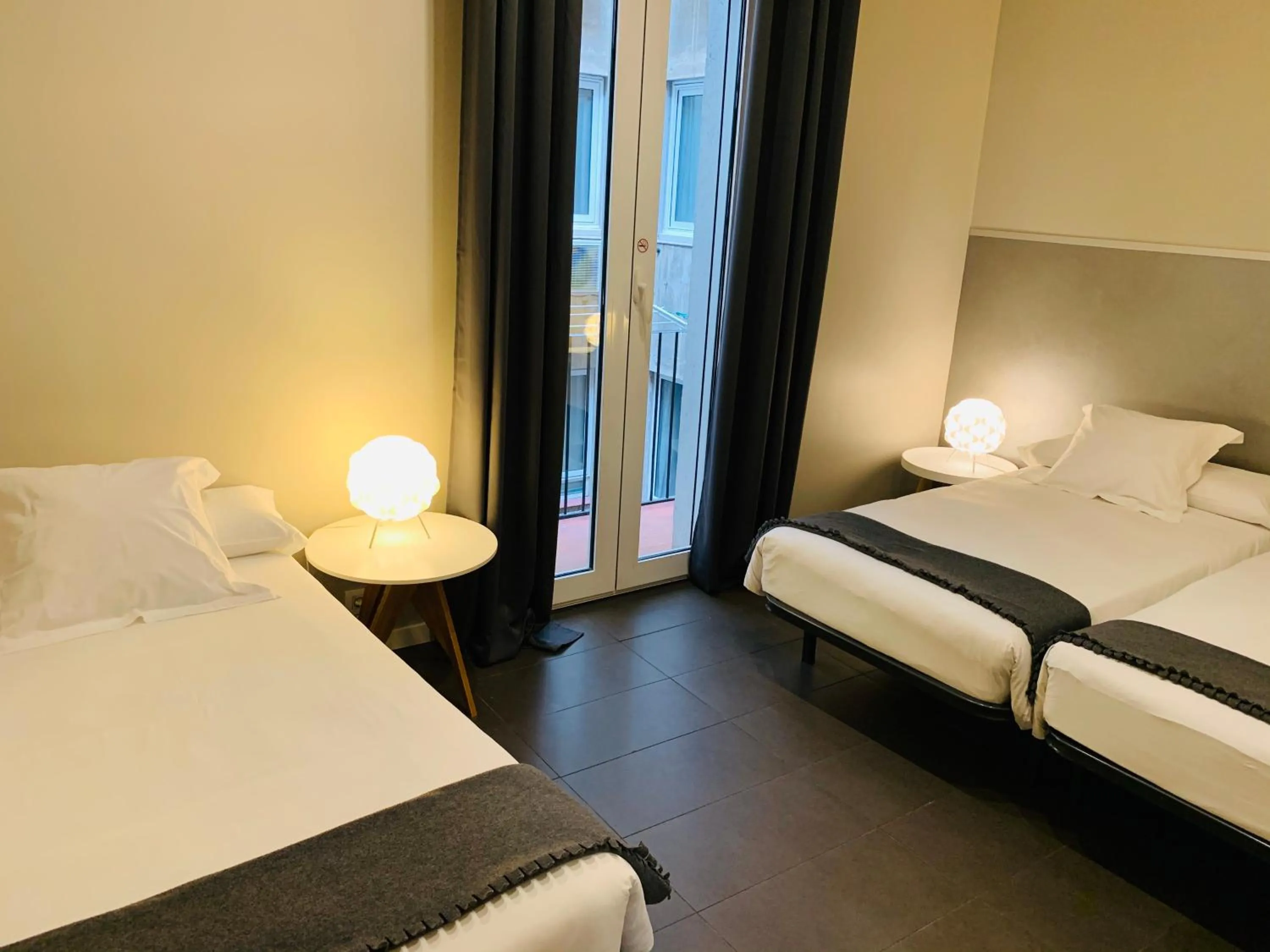 Bed in Super Balmes Guest House