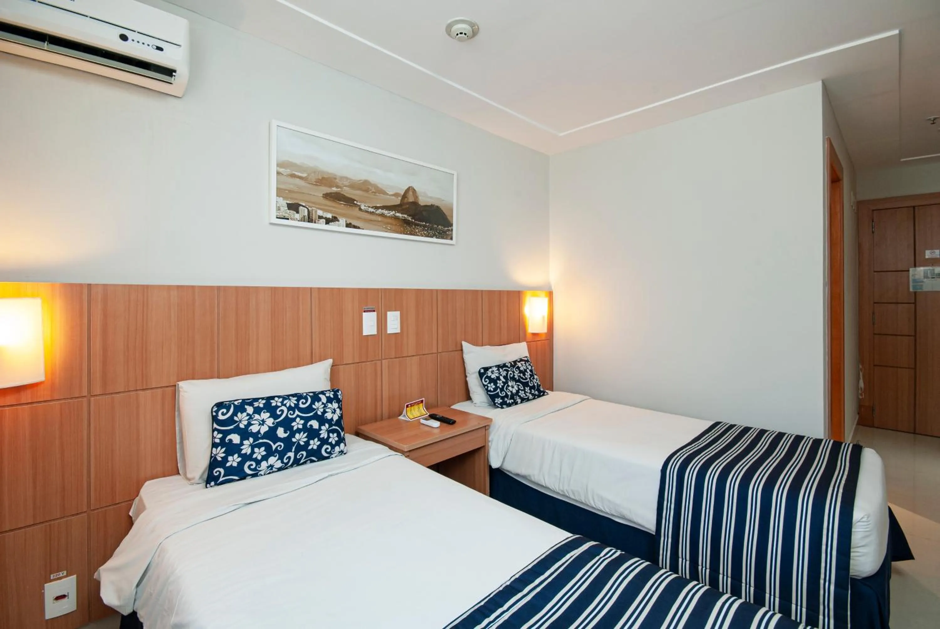 Bed in Hotel Atlântico Rio