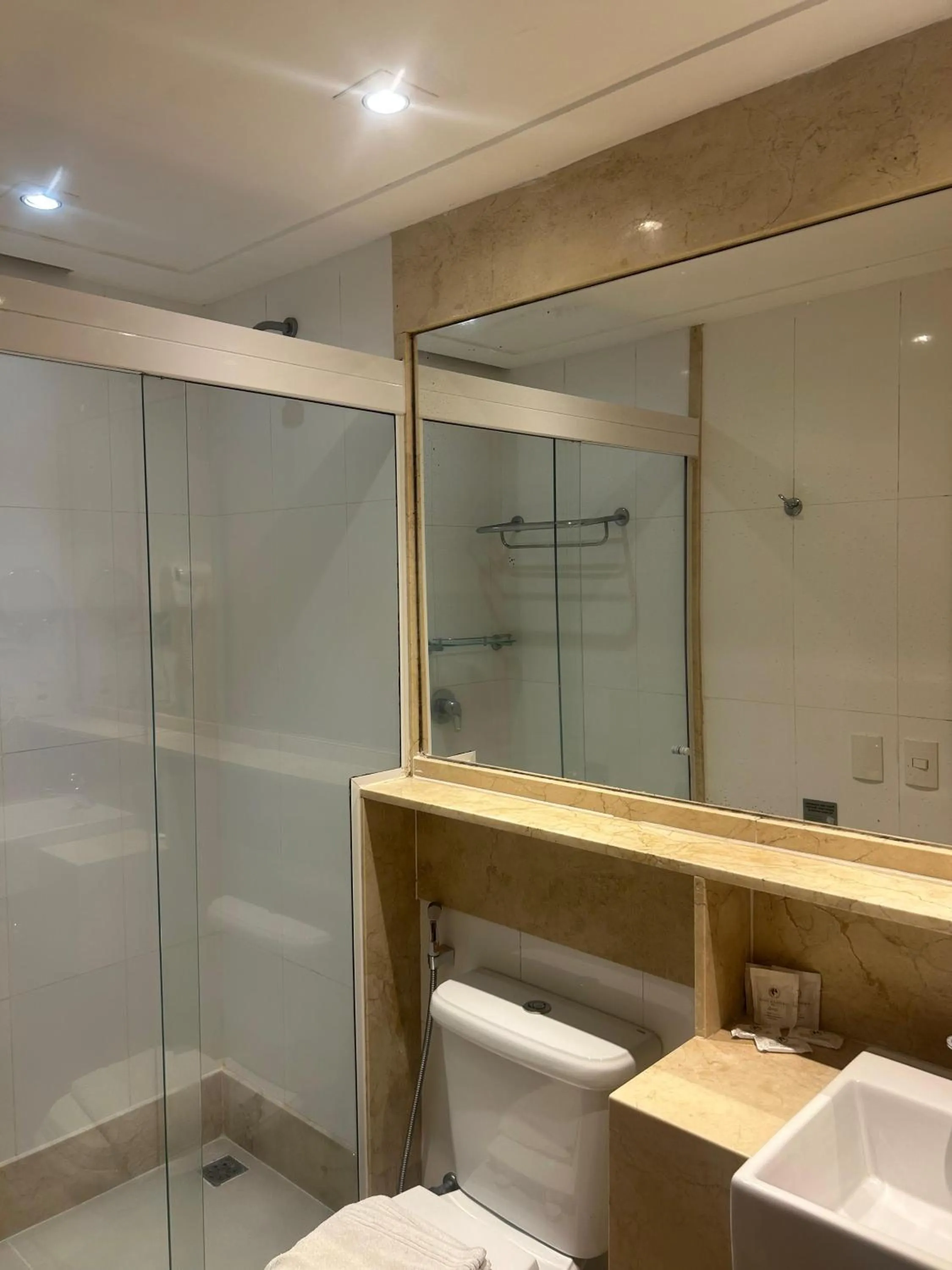 Bathroom in Hotel Atlântico Rio