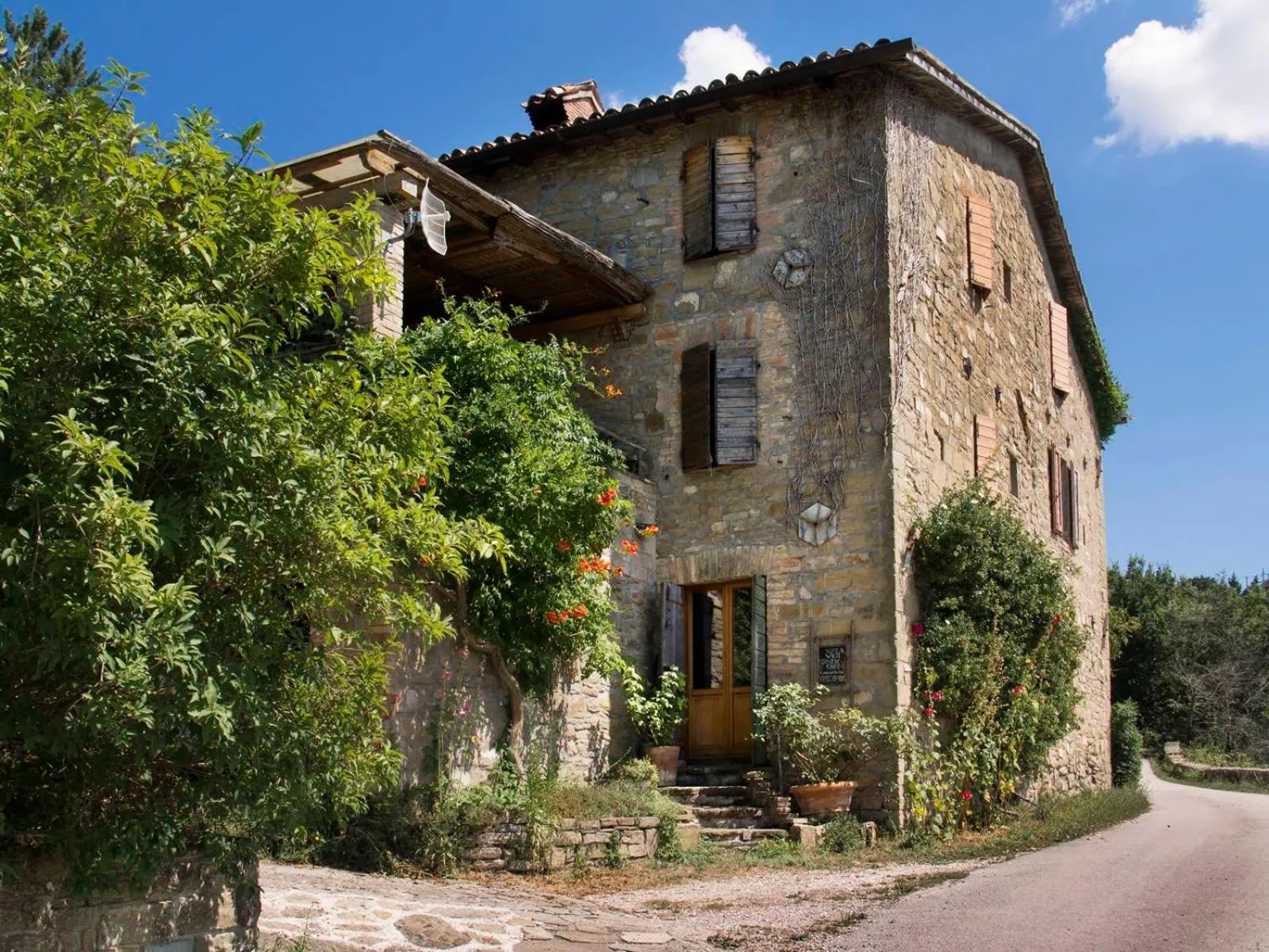 Facade/entrance in Casa La Valle, Gubbio, Frazione Santa Cristina