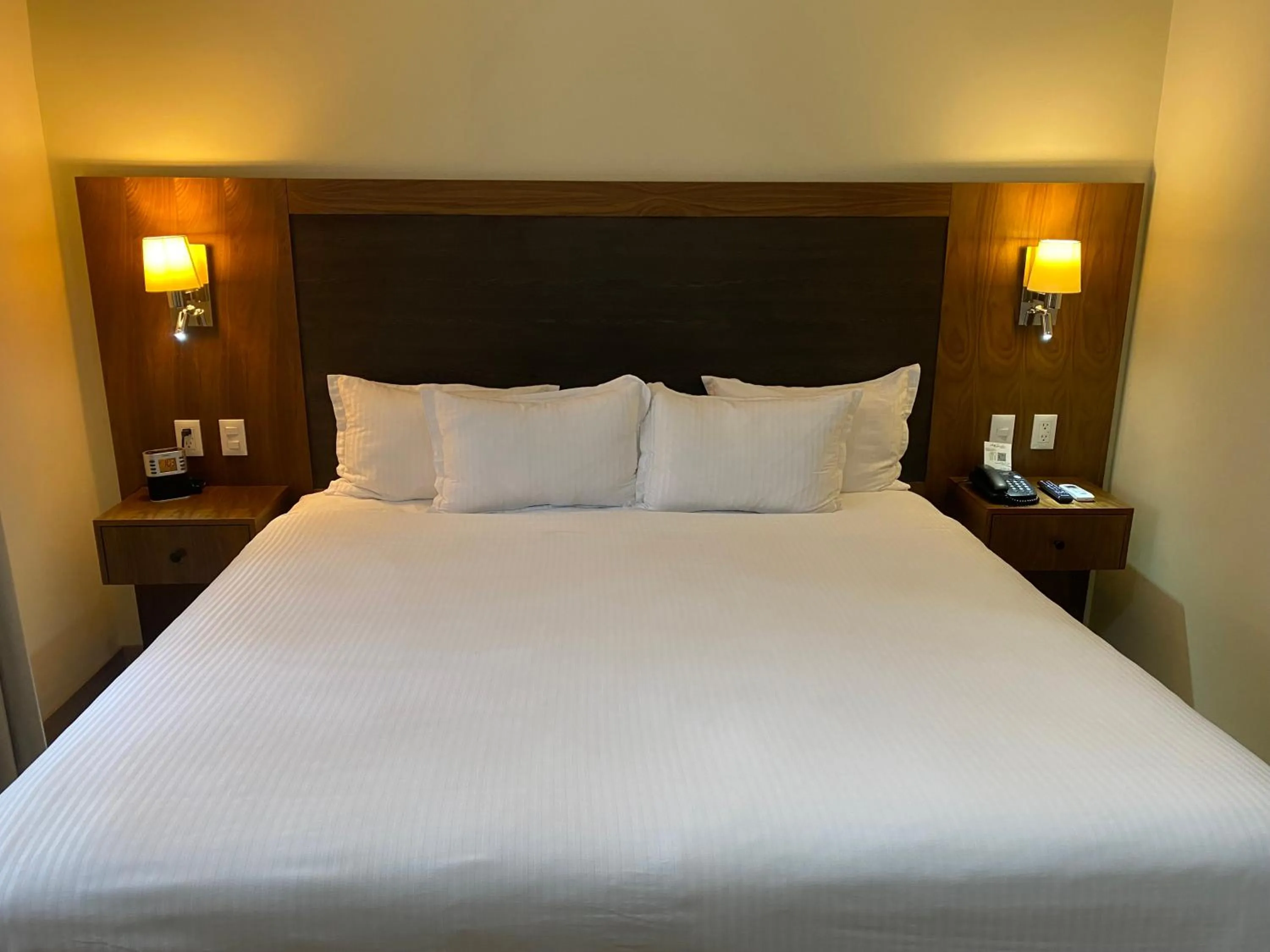 Bed in Wyndham Garden Mexico Reforma