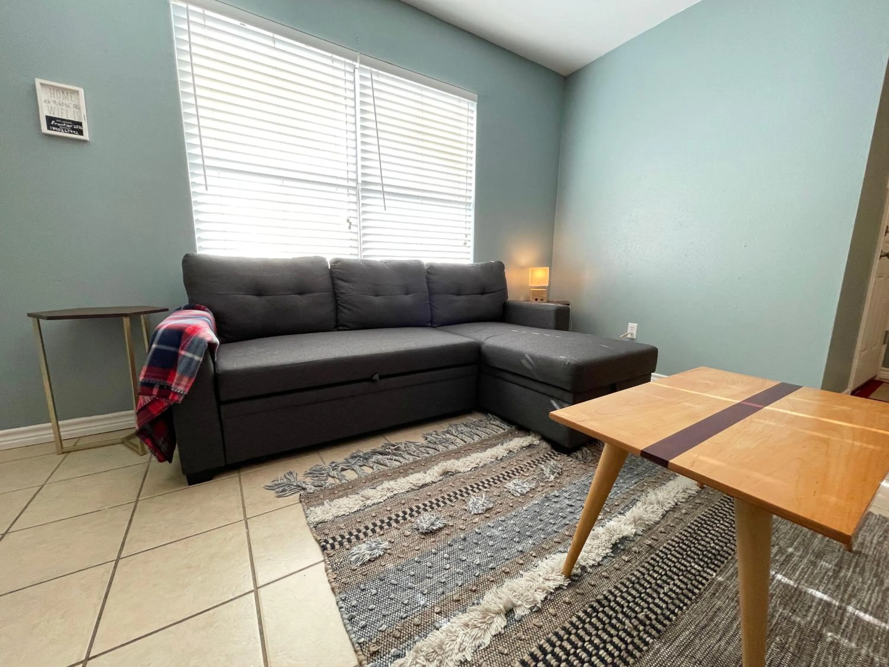 Full Kitchen, Beautiful & Brilliant Apt B