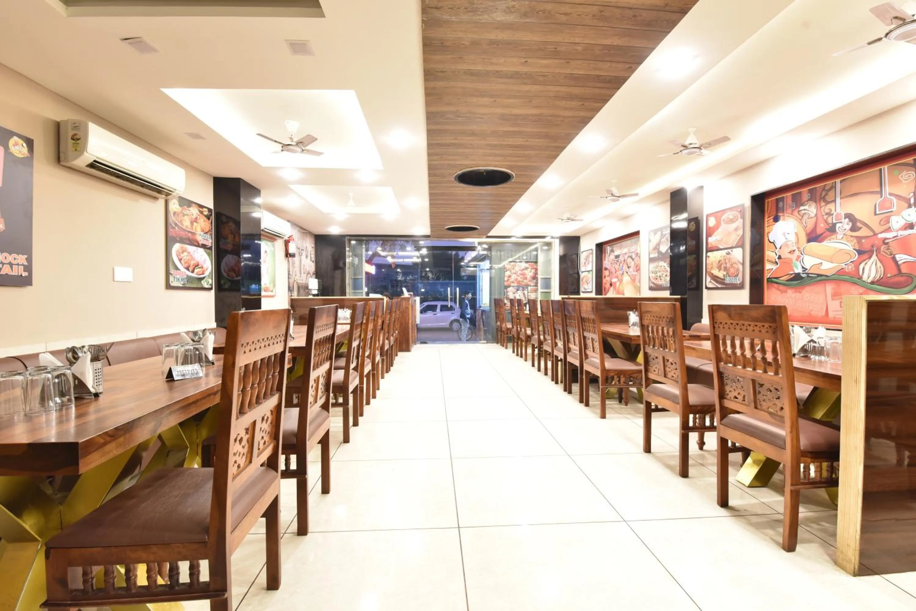 Restaurant/places to eat in Hotel Dosa plaza