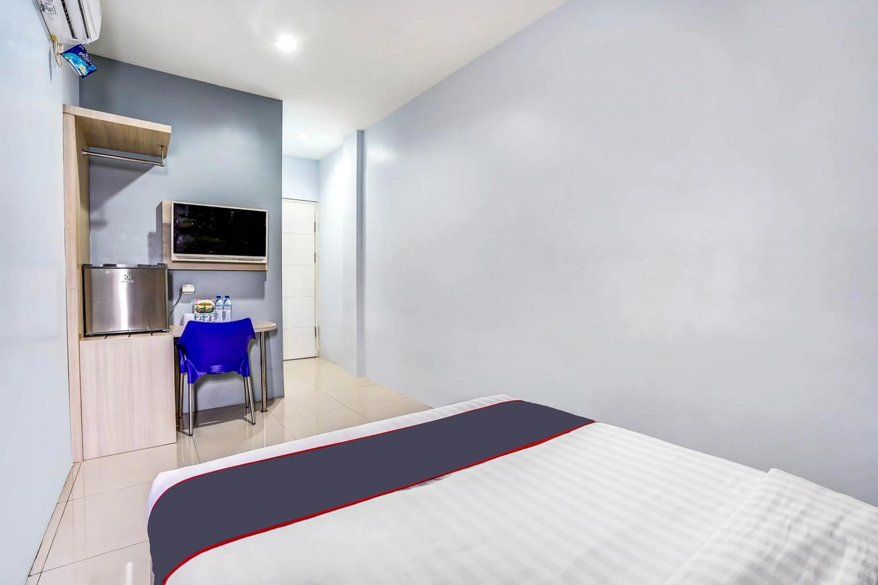 Bedroom in Capital O 90888 Bintang Diponggo Residence