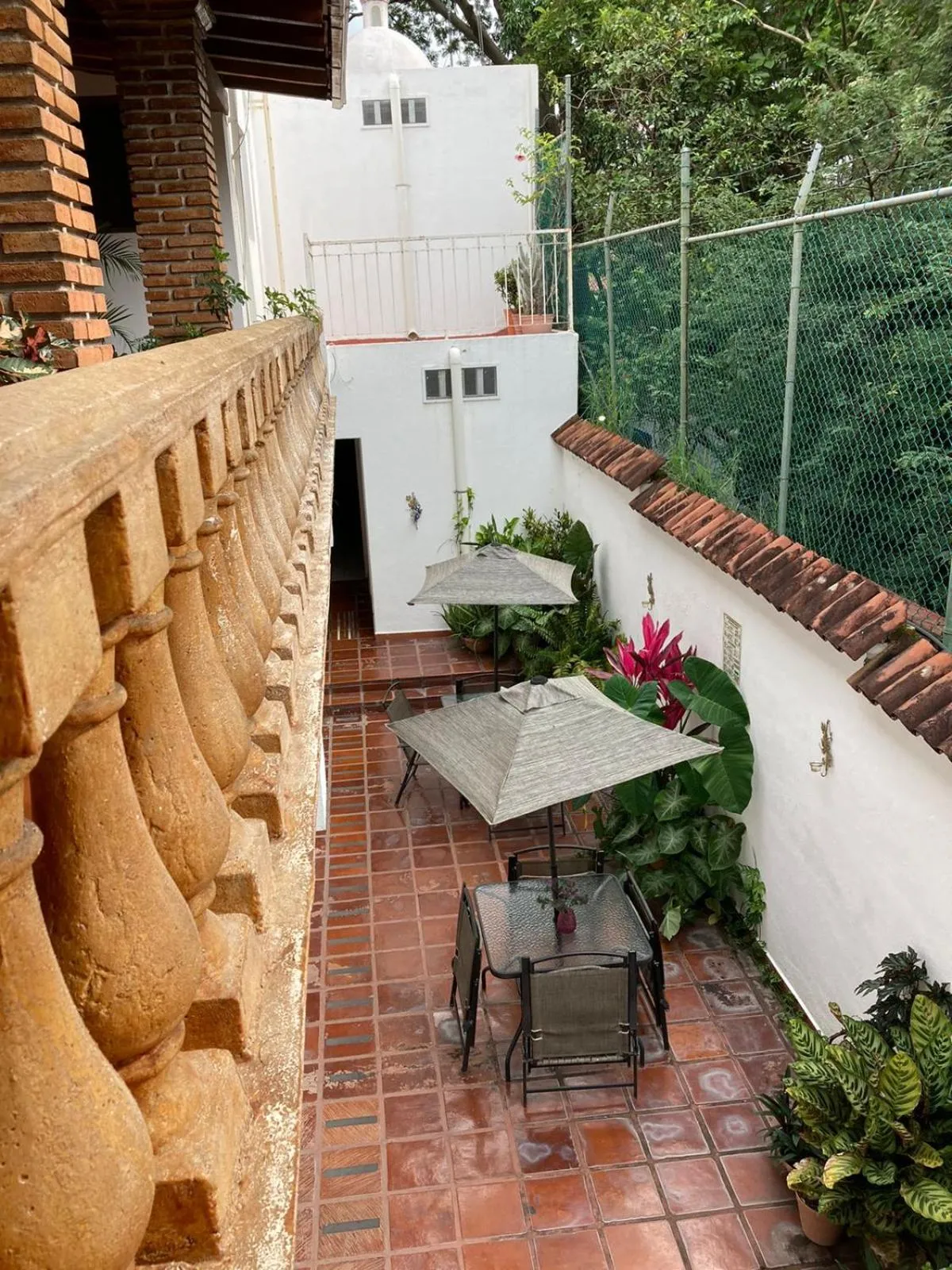 Inner courtyard view in Hostal Casa Blanca