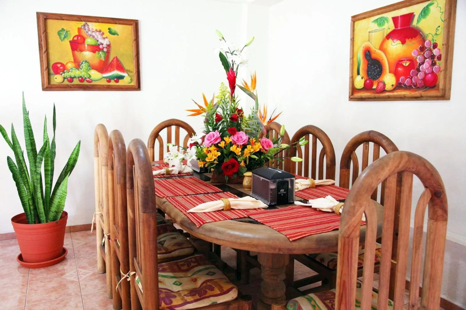 Dining area in Hostal Casa Blanca