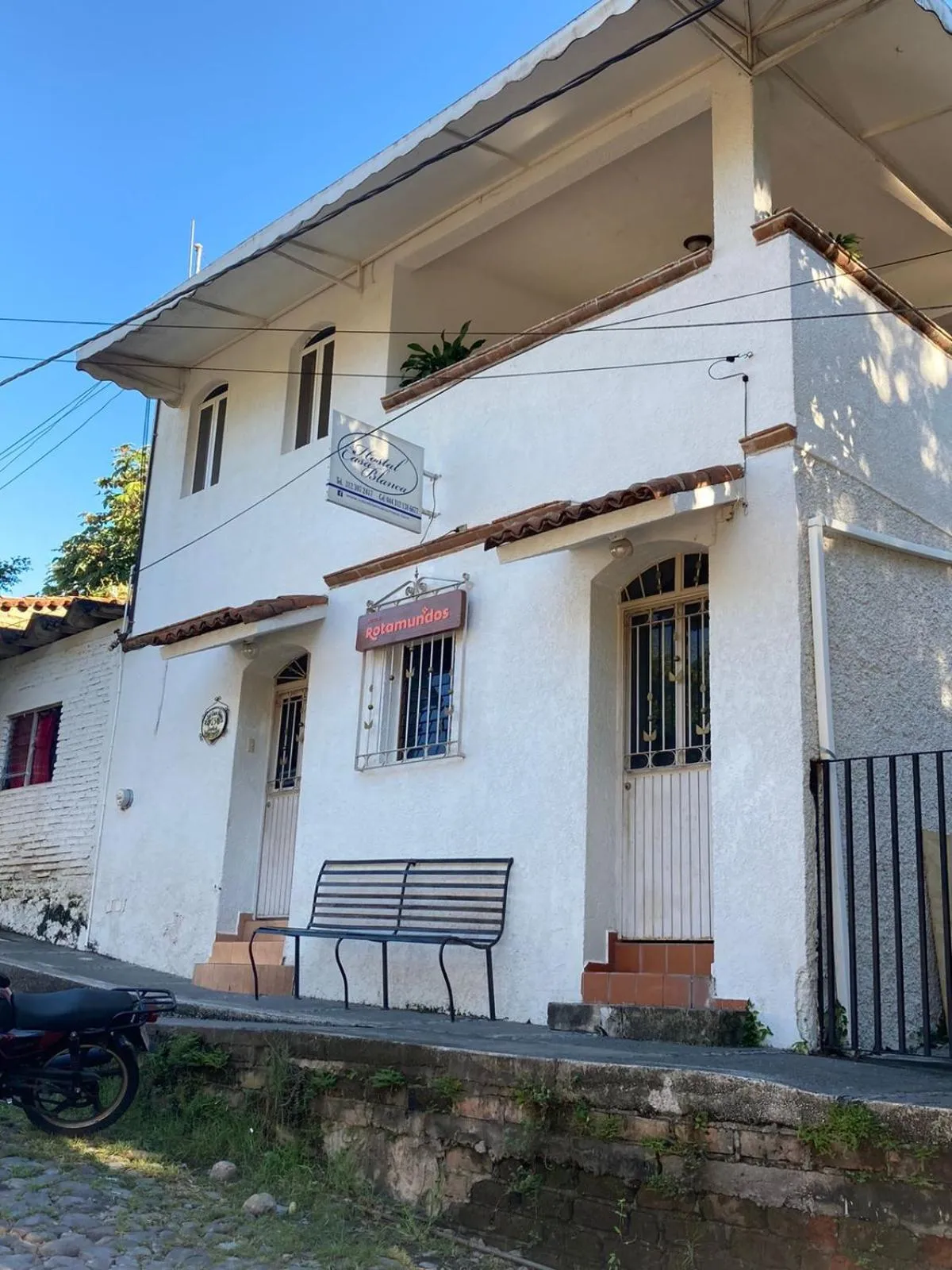 Property building in Hostal Casa Blanca