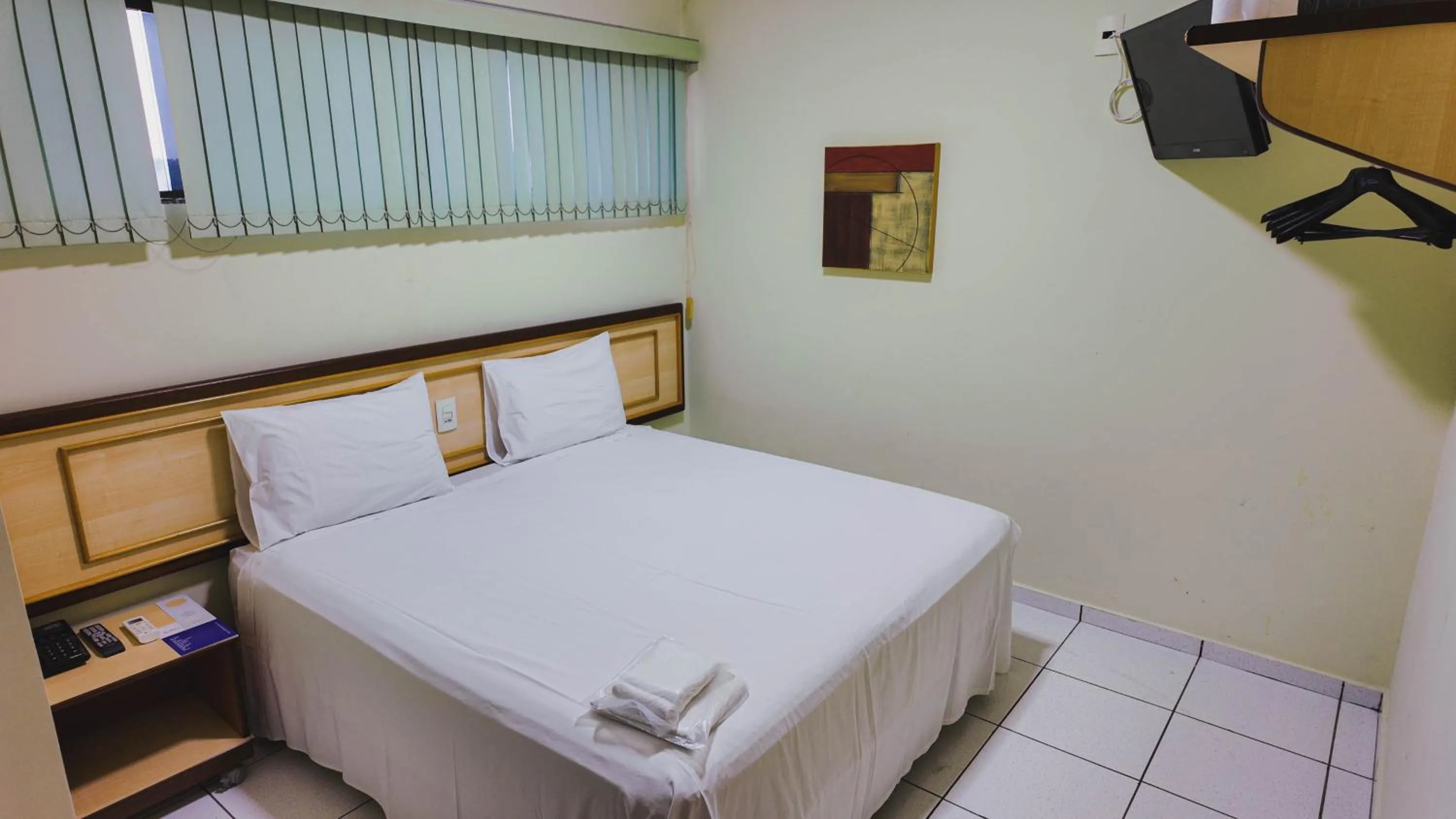 Bed in Larison Ji-Paraná by - Easy Hotéis