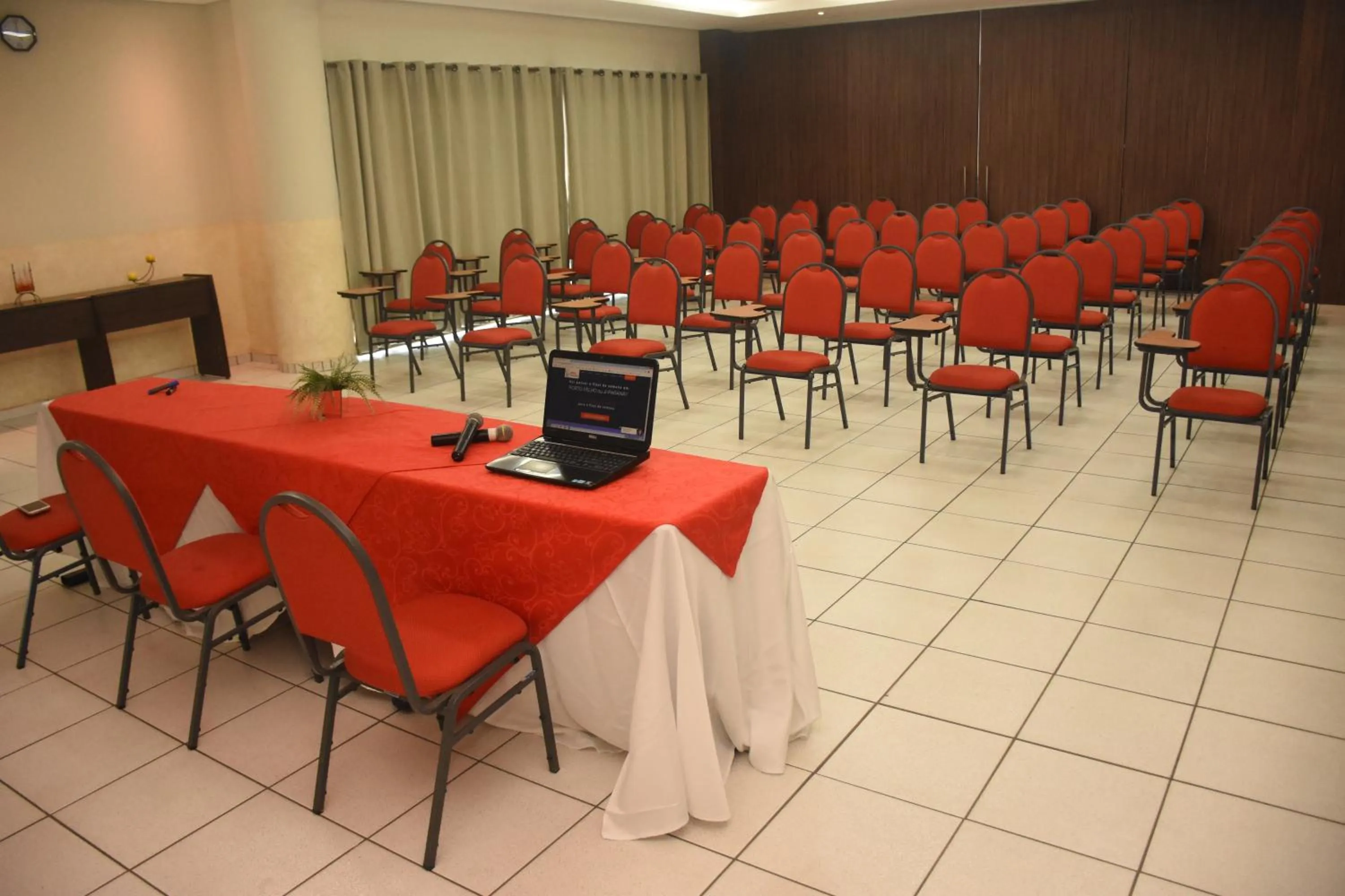 Business facilities in Larison Ji-Paraná by - Easy Hotéis