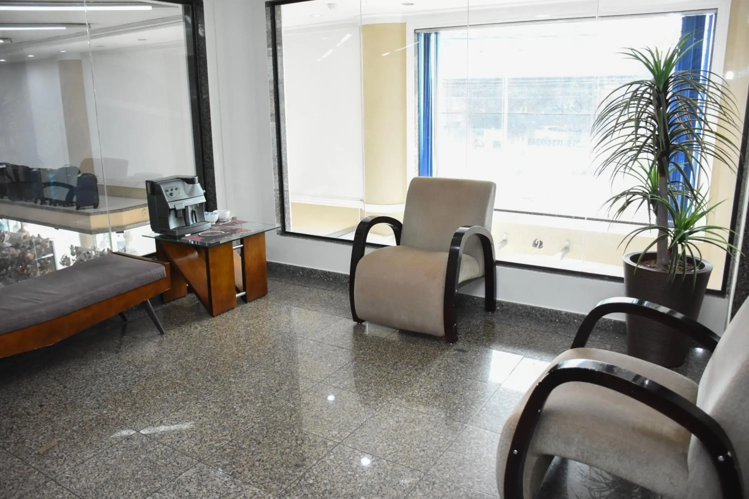 Living room in Larison Ji-Paraná by Easy Hotéis Living room in Larison Ji-Paraná by Easy Hotéis