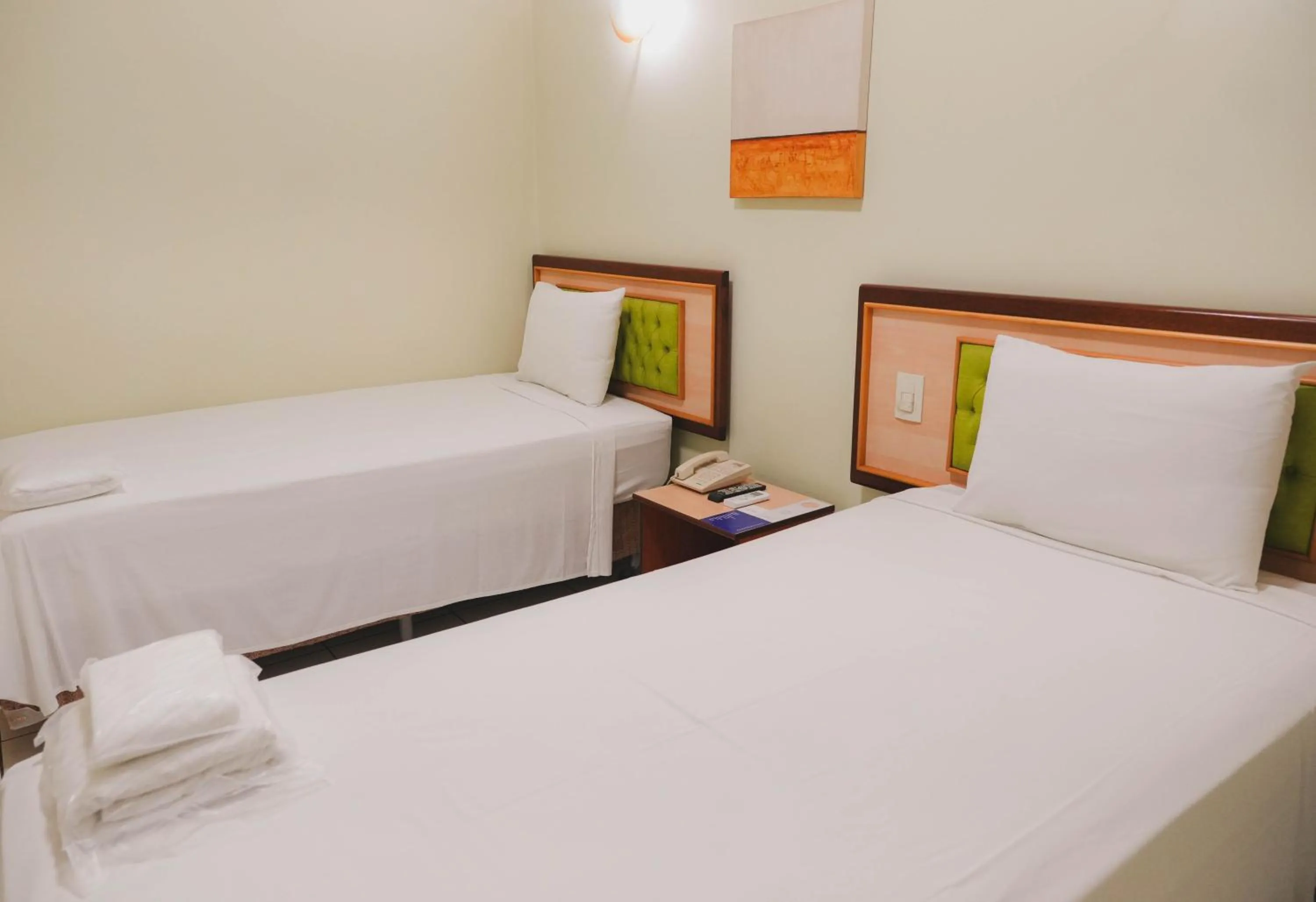 Bed in Larison Ji-Paraná by - Easy Hotéis