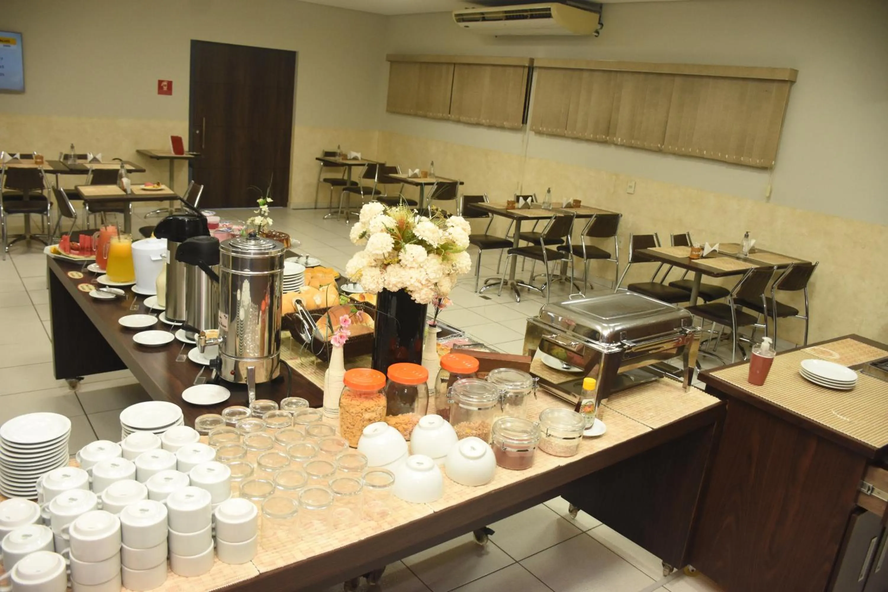 Breakfast in Larison Ji-Paraná by - Easy Hotéis