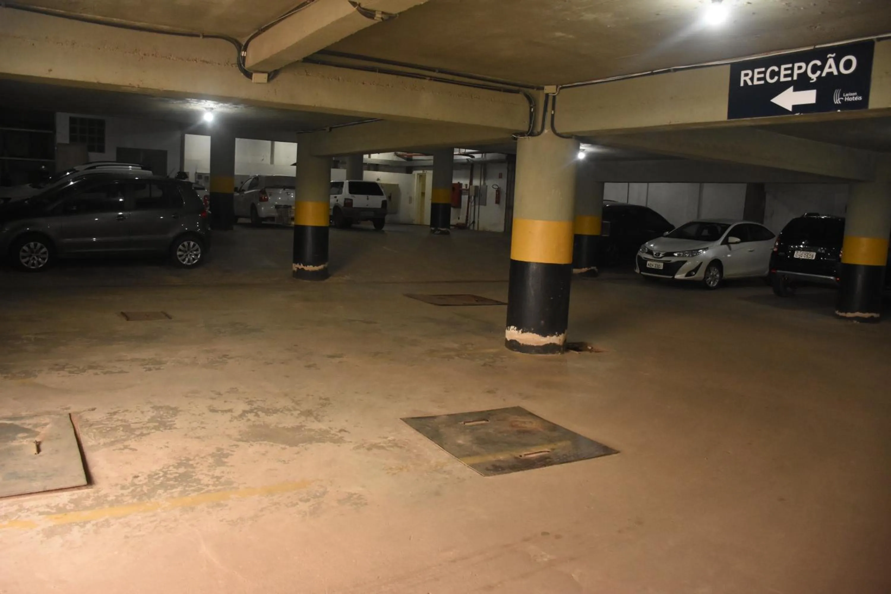 Parking in Larison Ji-Paraná by - Easy Hotéis