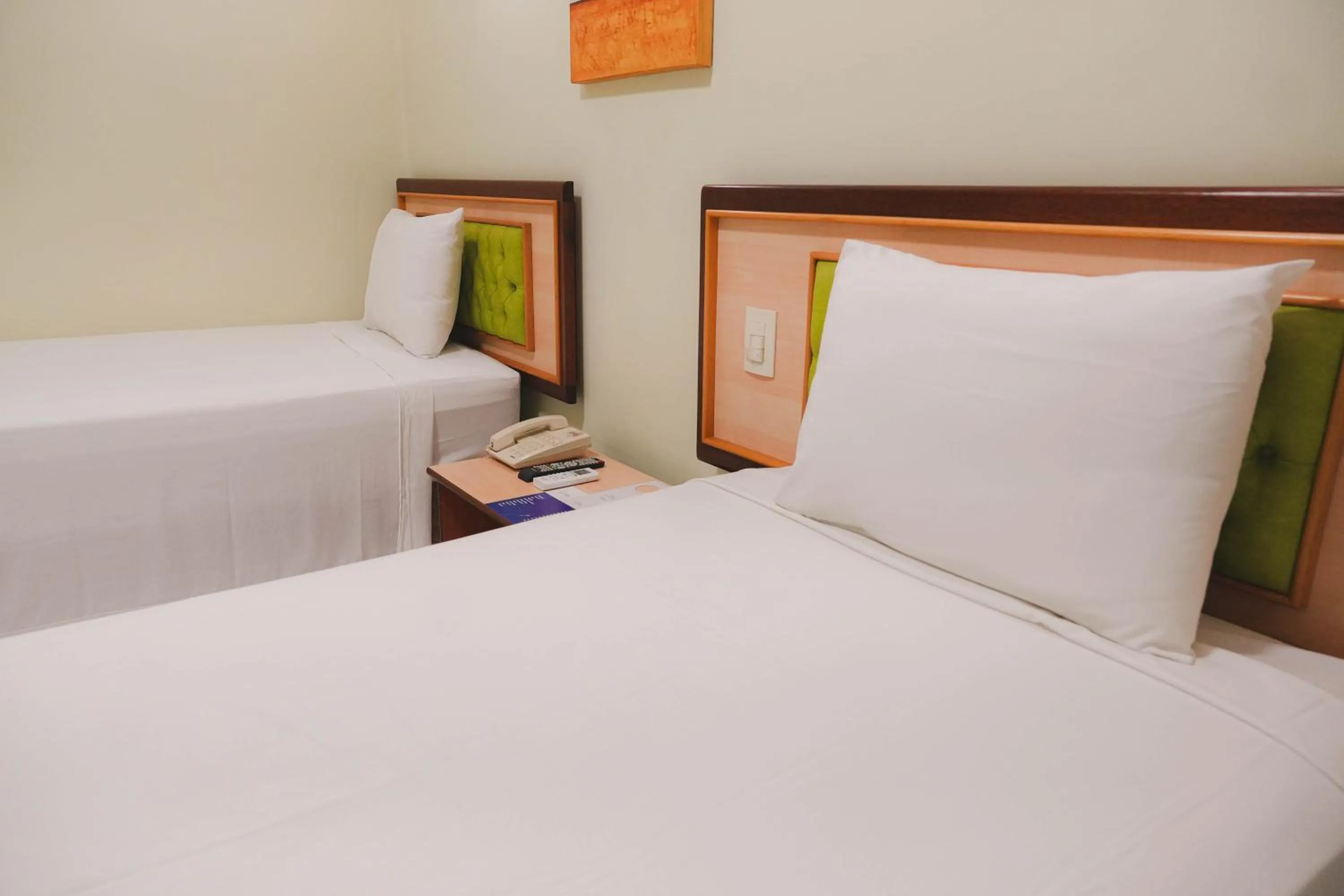 Bed in Larison Ji-Paraná by - Easy Hotéis