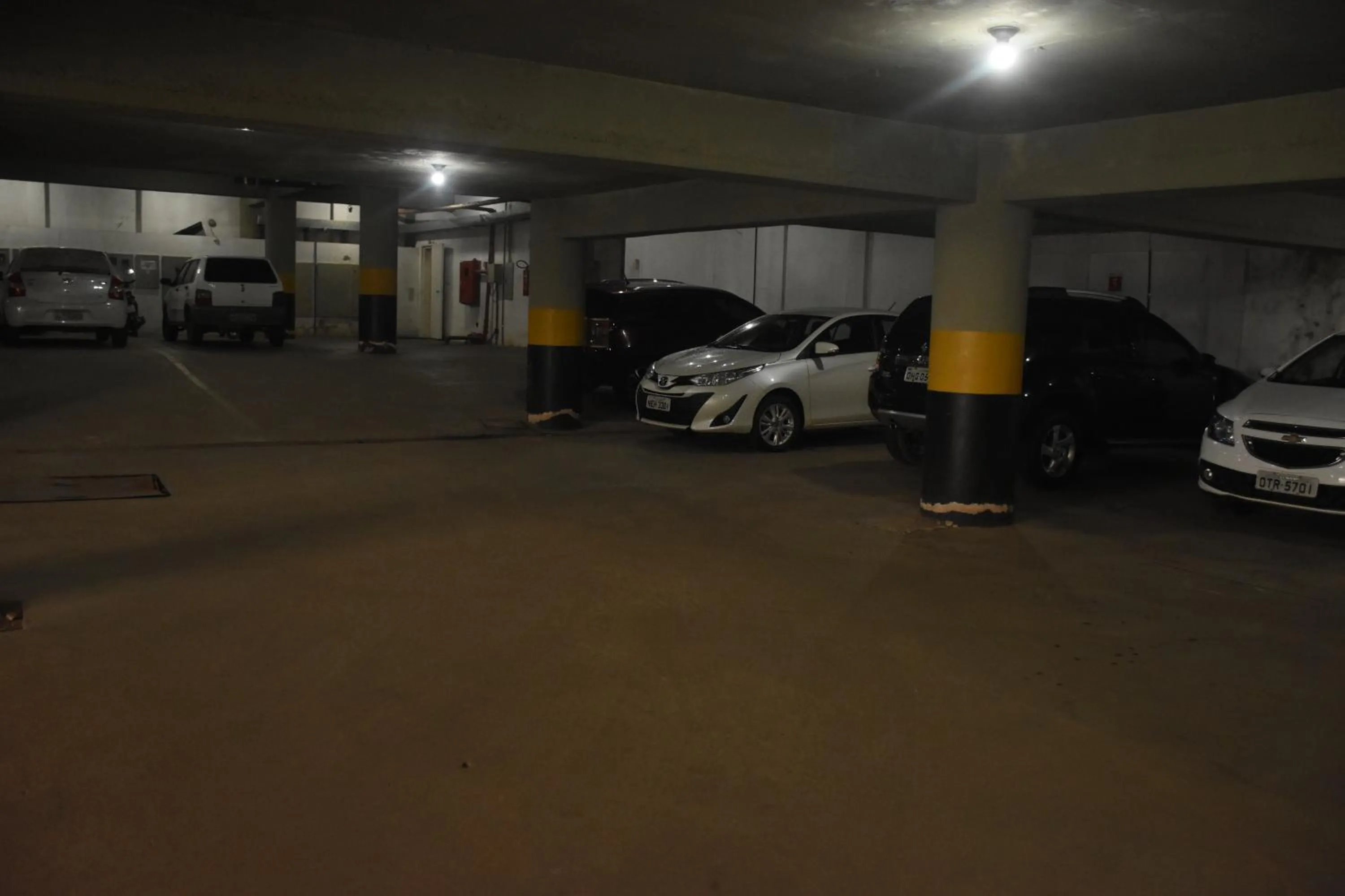 Parking in Larison Ji-Paraná by - Easy Hotéis