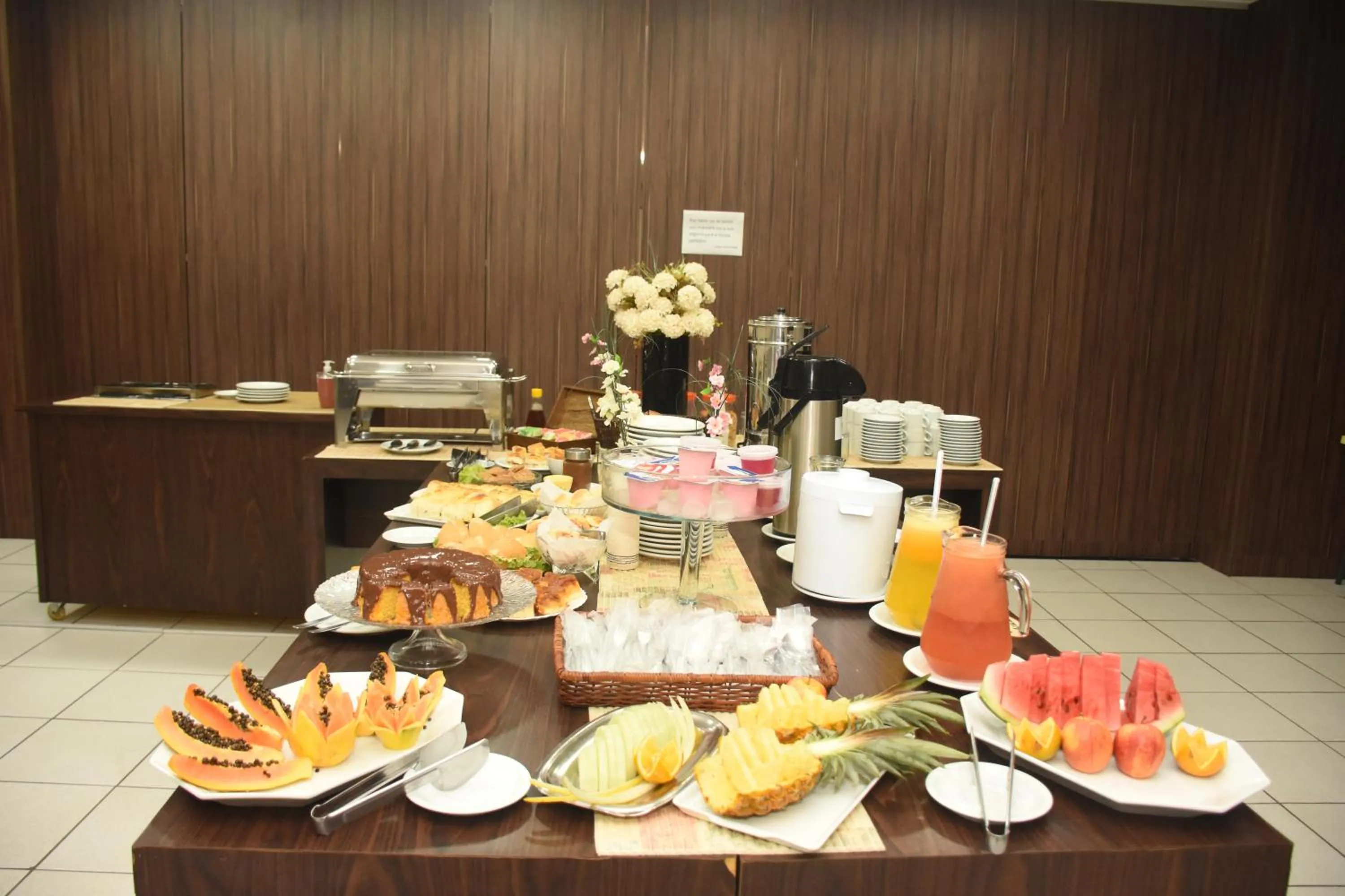 Food and drinks in Larison Ji-Paraná by - Easy Hotéis