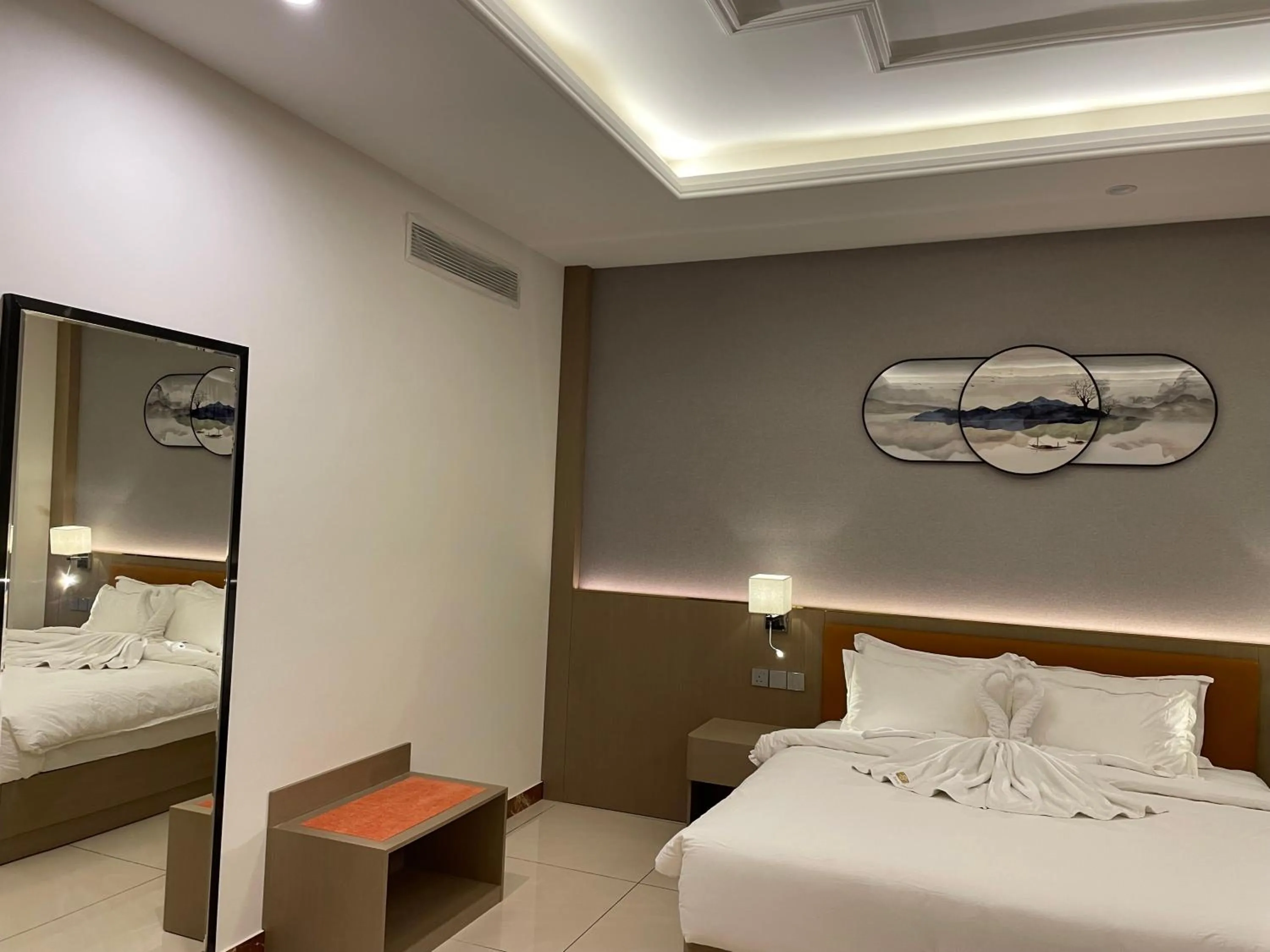 Bed in Season Inn Hotel_Al Hail