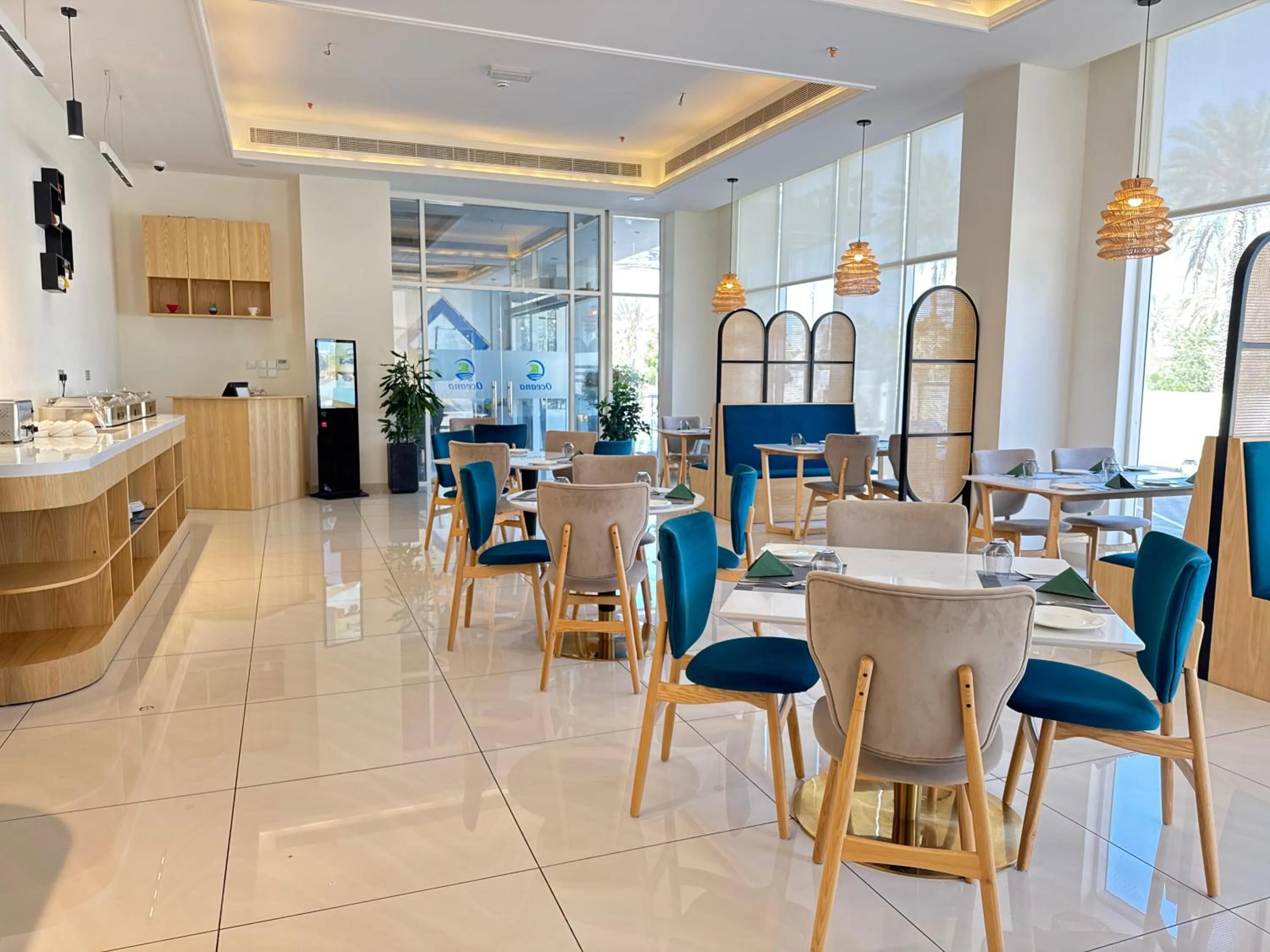 Restaurant/places to eat in Season Inn Hotel_Al Hail