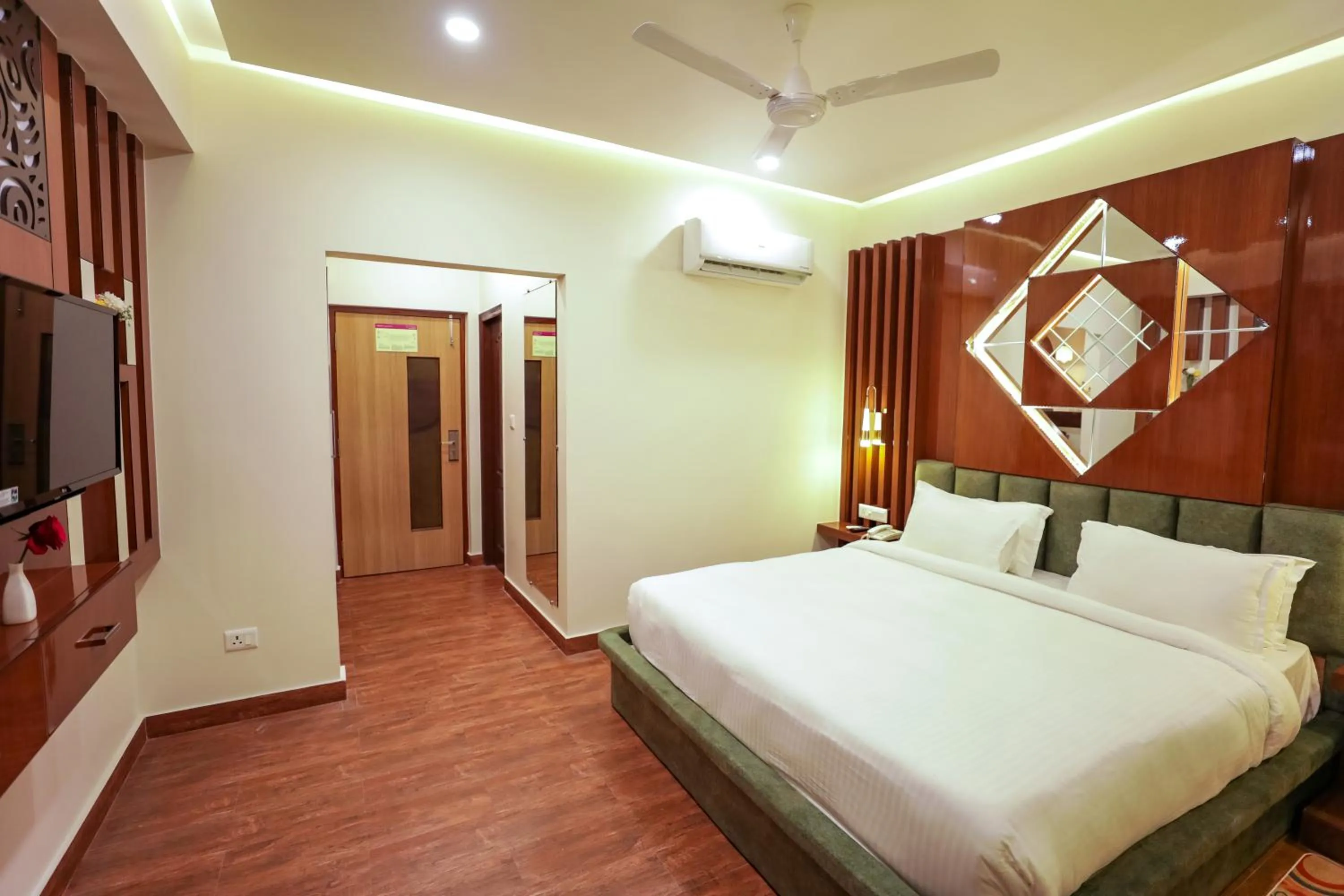Bedroom, Bed in Regenta Resort Madhuganga Ukhimath