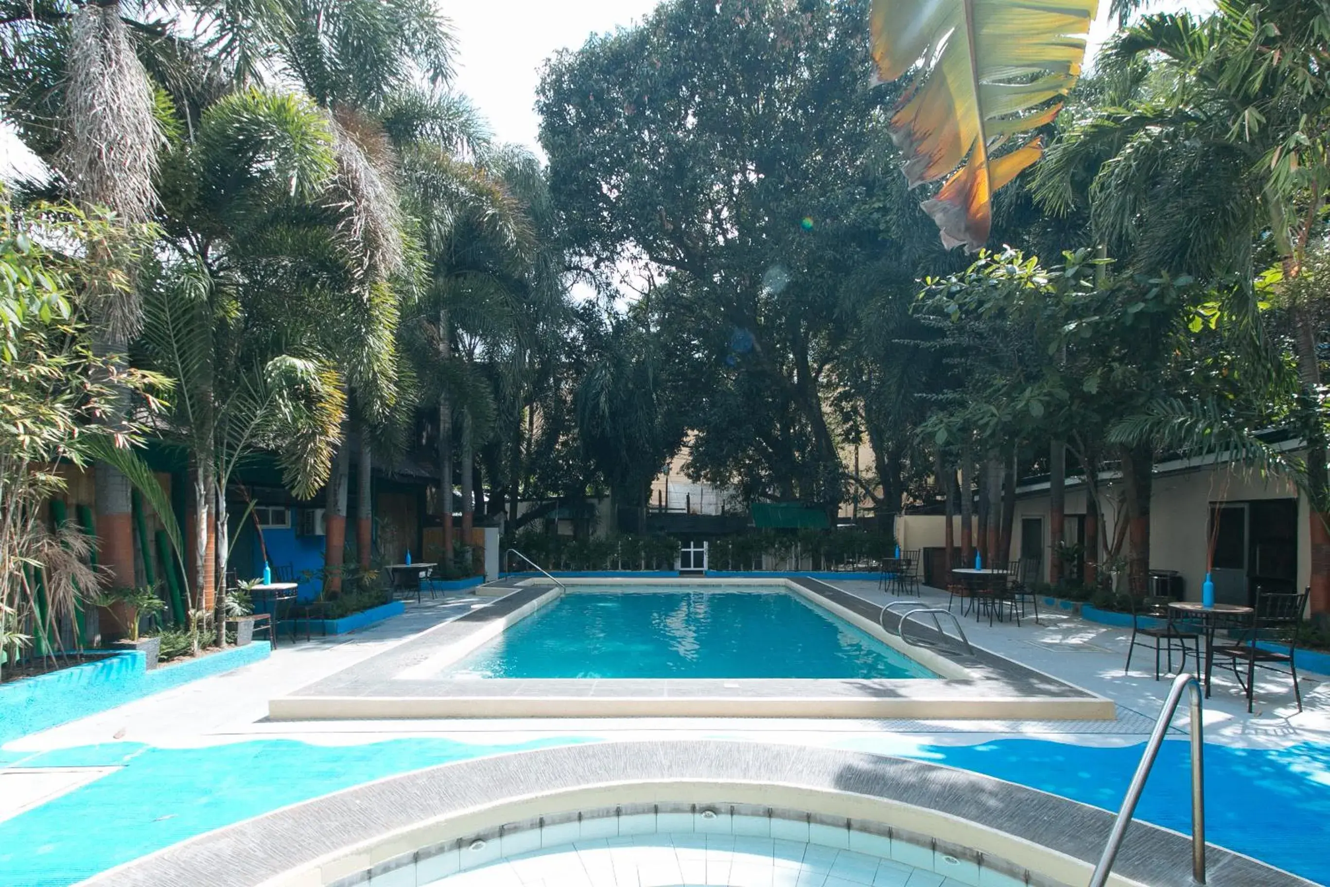 Pool view in RedDoorz @ The V'Jour Hotel Angeles Pool view in RedDoorz @ The V'Jour Hotel Angeles