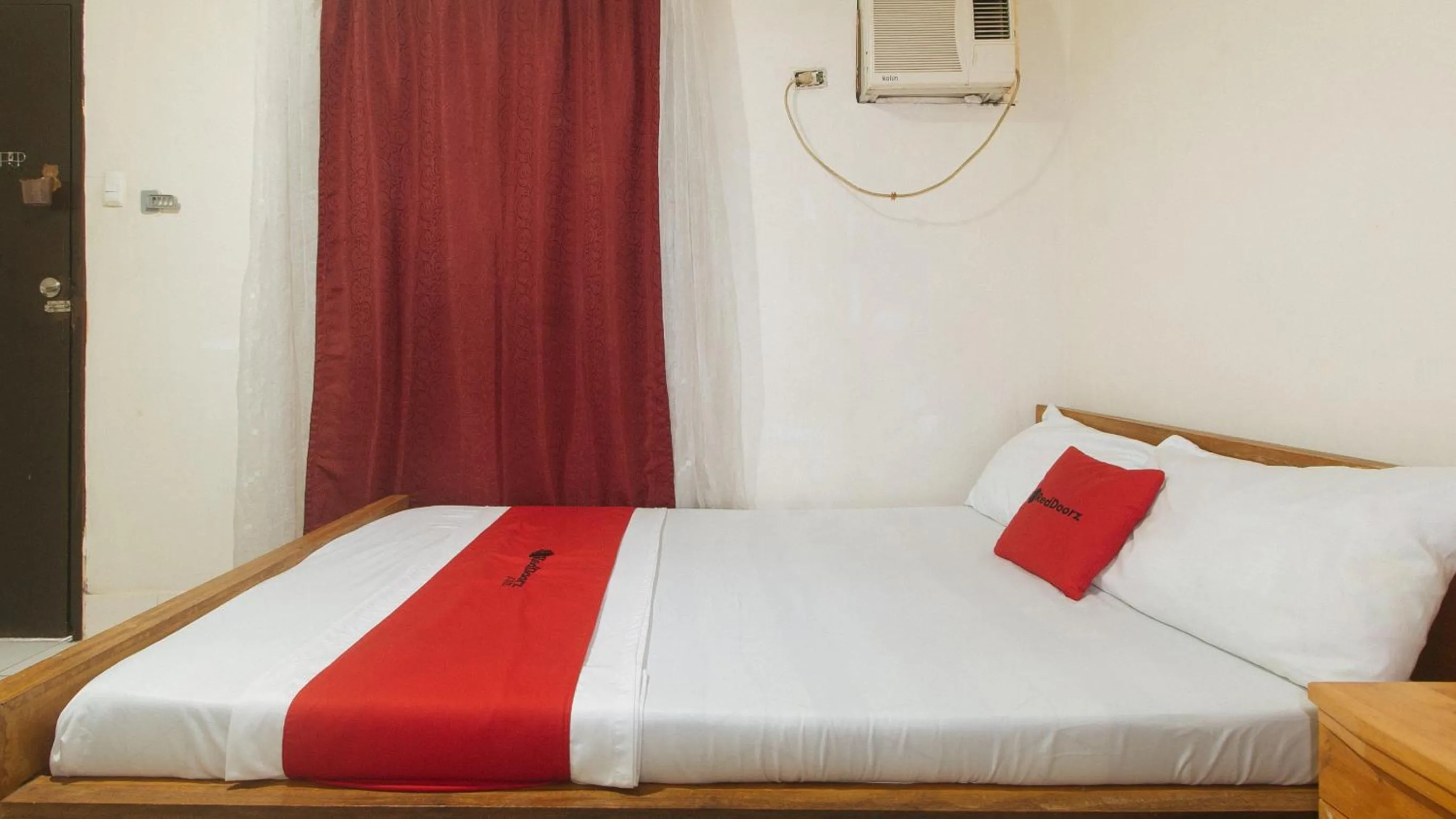 Bed in RedDoorz @ The V'Jour Hotel Angeles