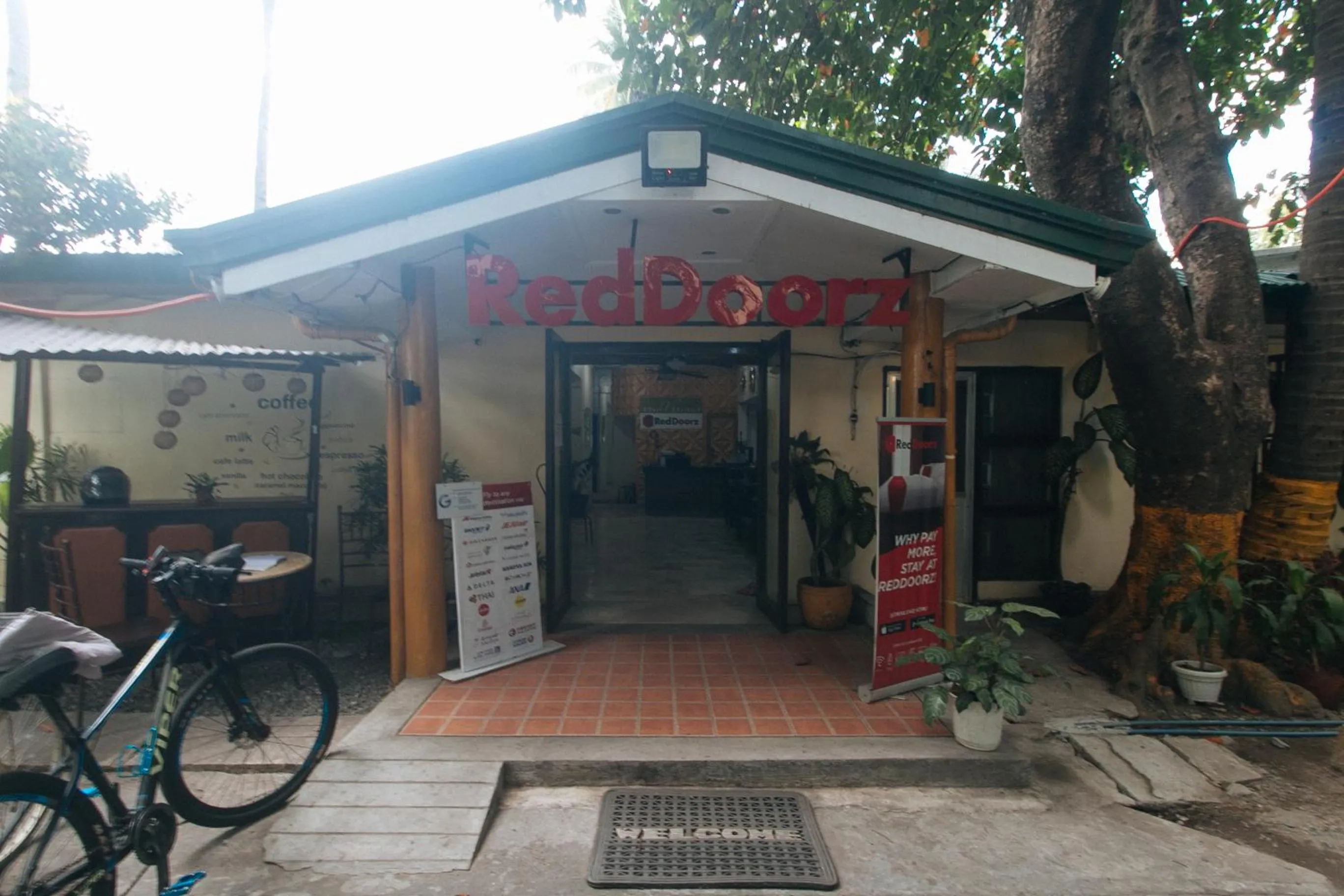 Property building in RedDoorz @ The V'Jour Hotel Angeles