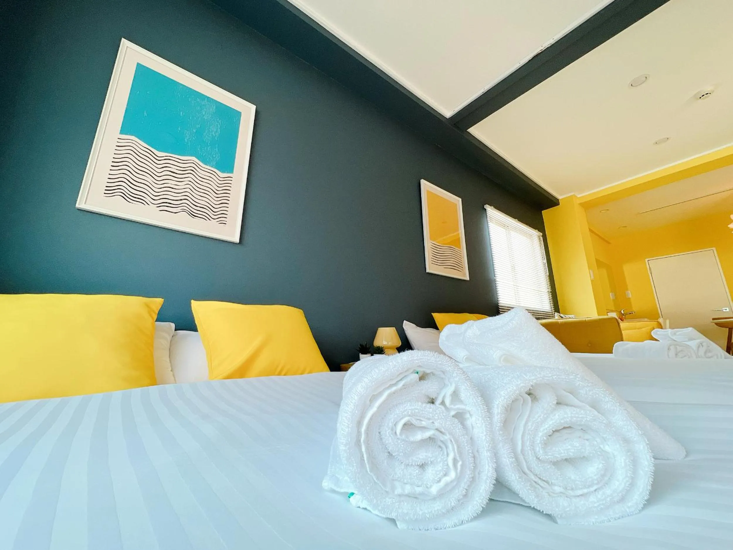 Bed in OUCHI HOTEL Nagarekawa with Dogs