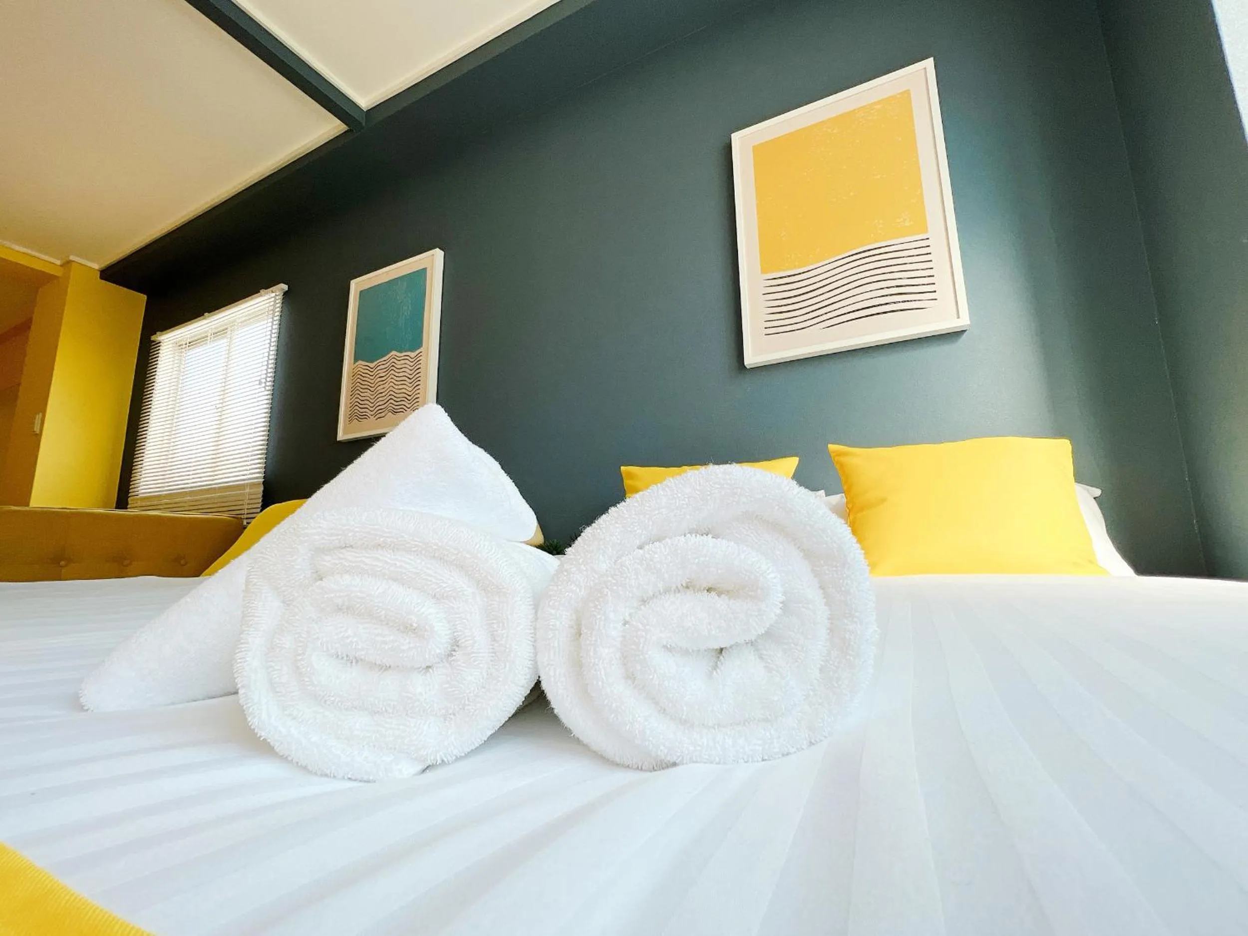 Bed in OUCHI HOTEL Nagarekawa with Dogs